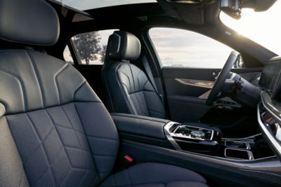 BMW i7 M70 xDrive orange interior