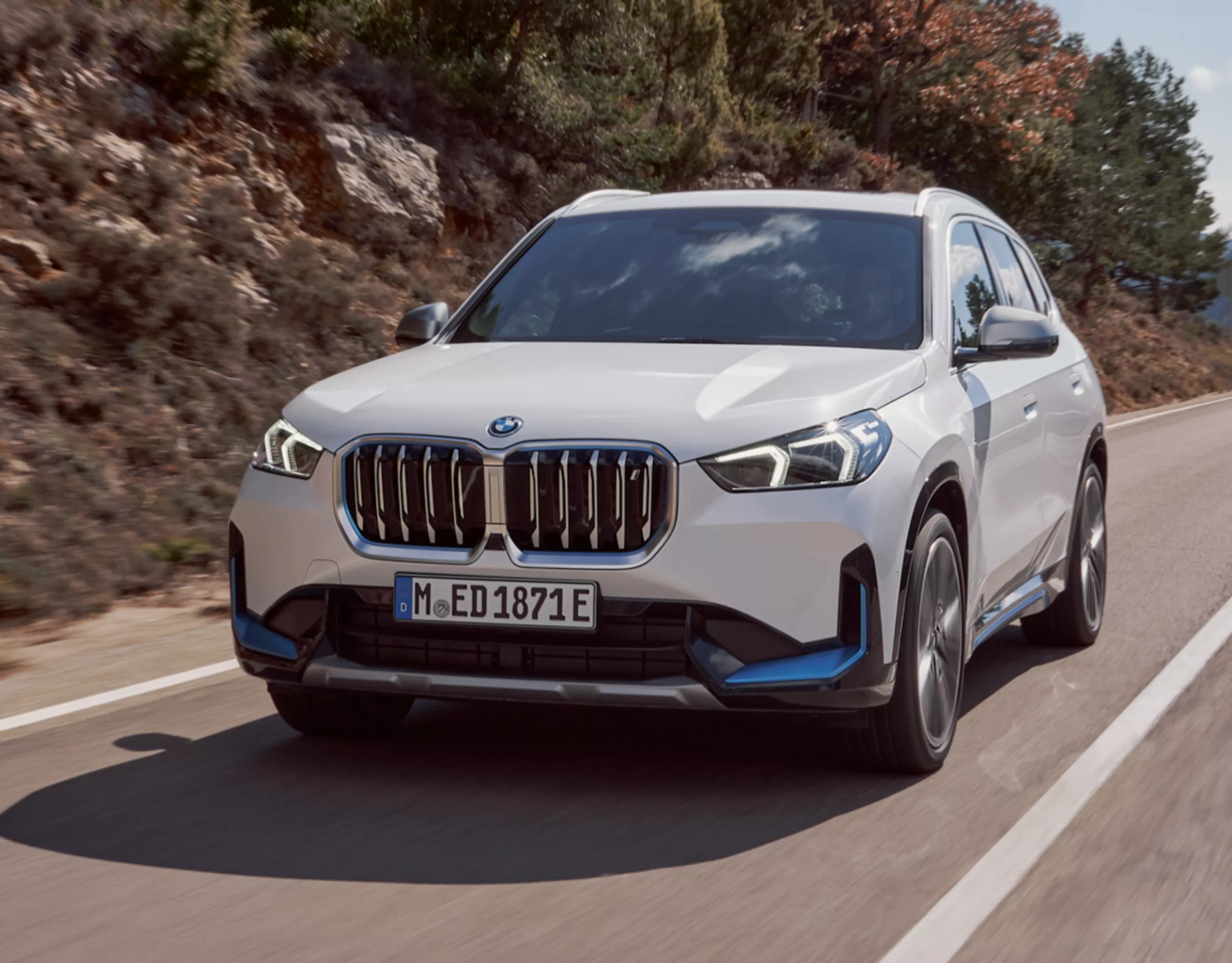 BMW iX1 white front view 