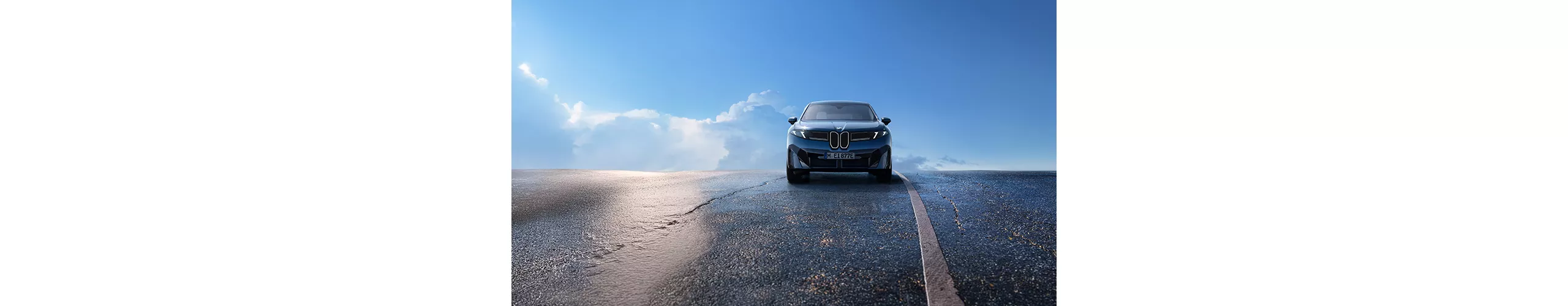 Una BMW iX3 vista da davanti