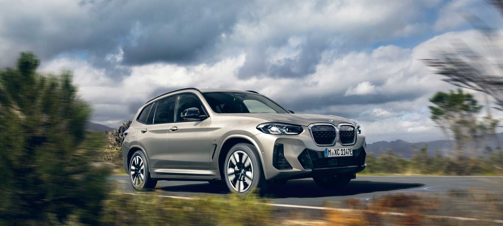 BMW iX3 サイド・ビュー