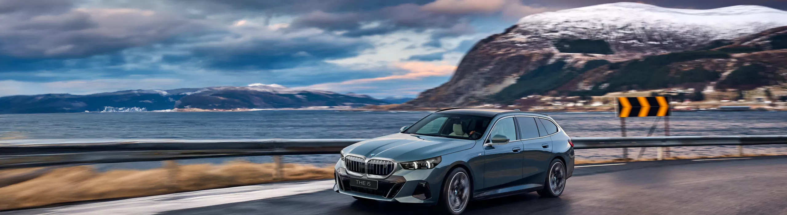 BMW i5 eDrive40 Touring G61 in Cape York Green Metallic