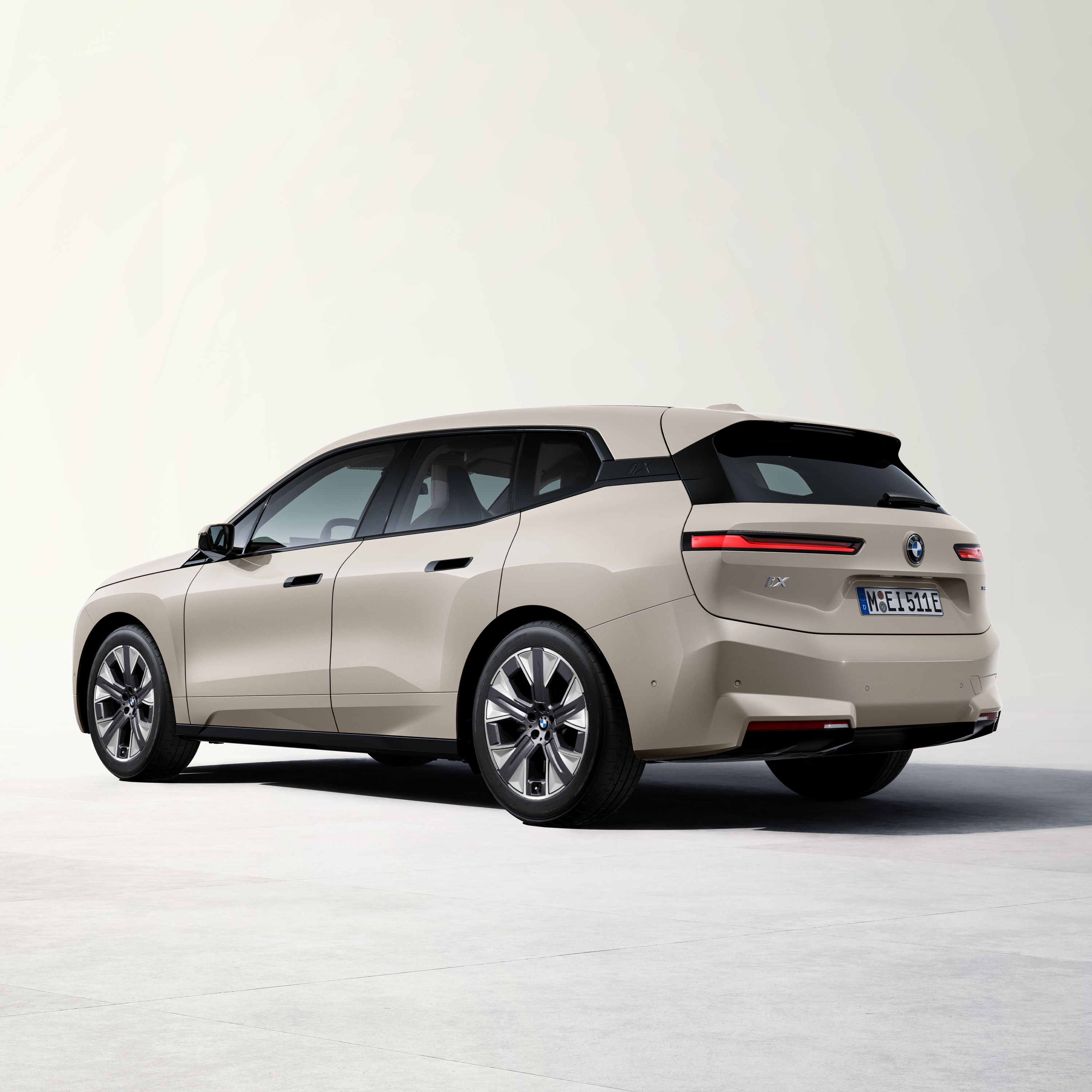 BMW iX image performance