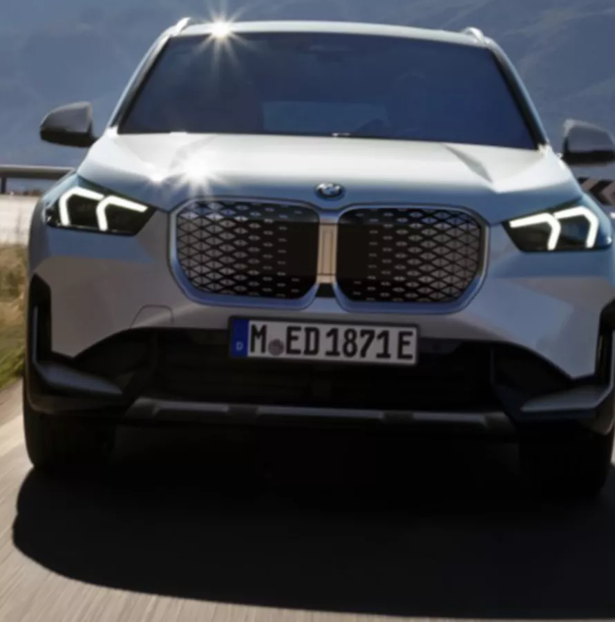 BMW iX1 xDrive30 M 스포츠 패키지