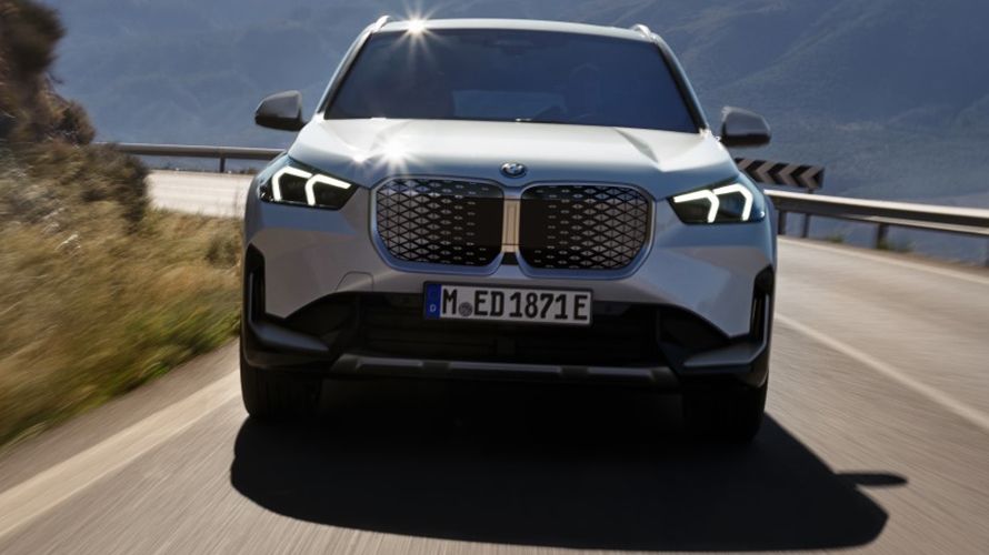 BMW iX1 xDrive30 M 스포츠 패키지