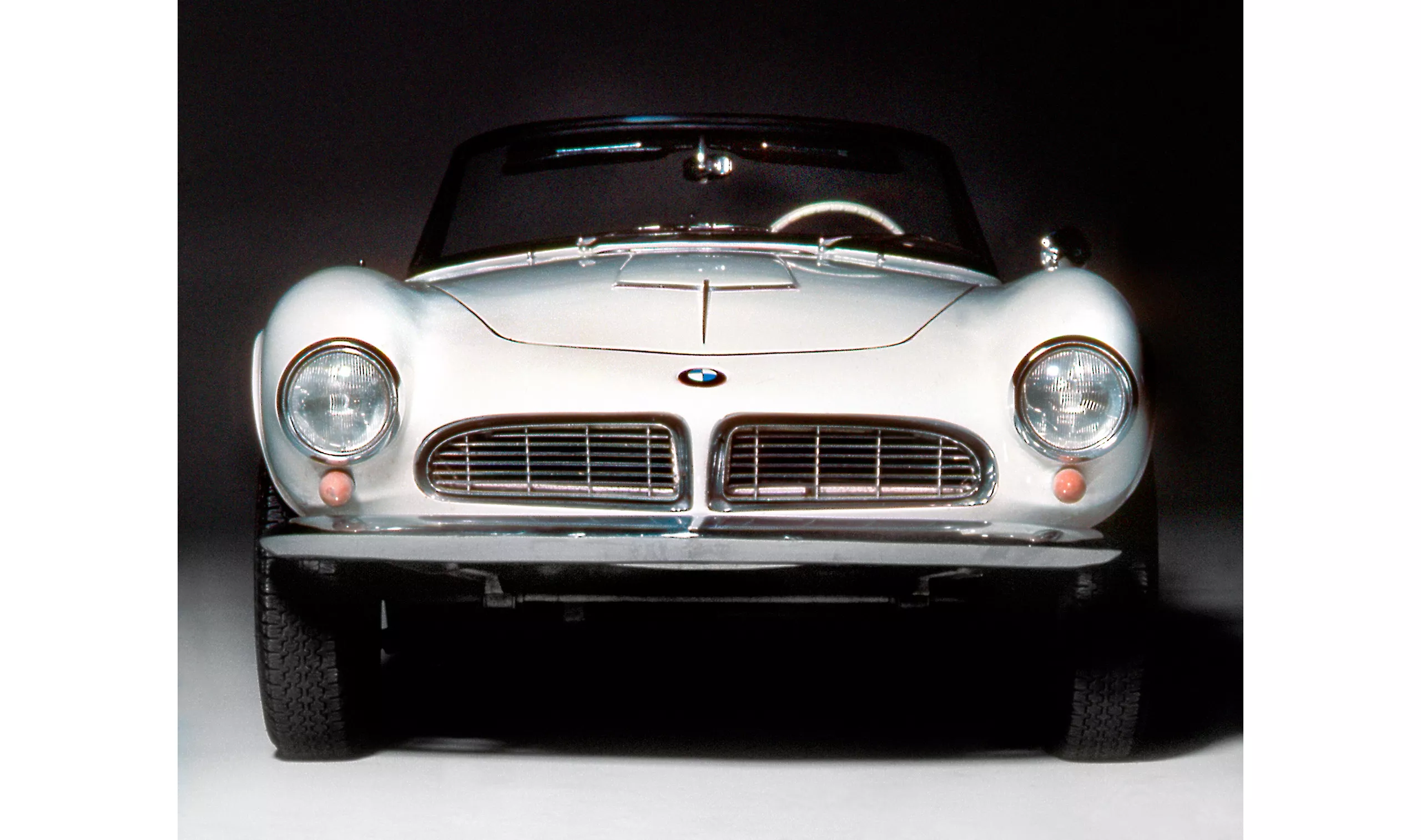 BMWキドニー・グリル、グリルの進化、フロント、BMWエンブレム、BMWグリル、BMWグリル・ストライプ