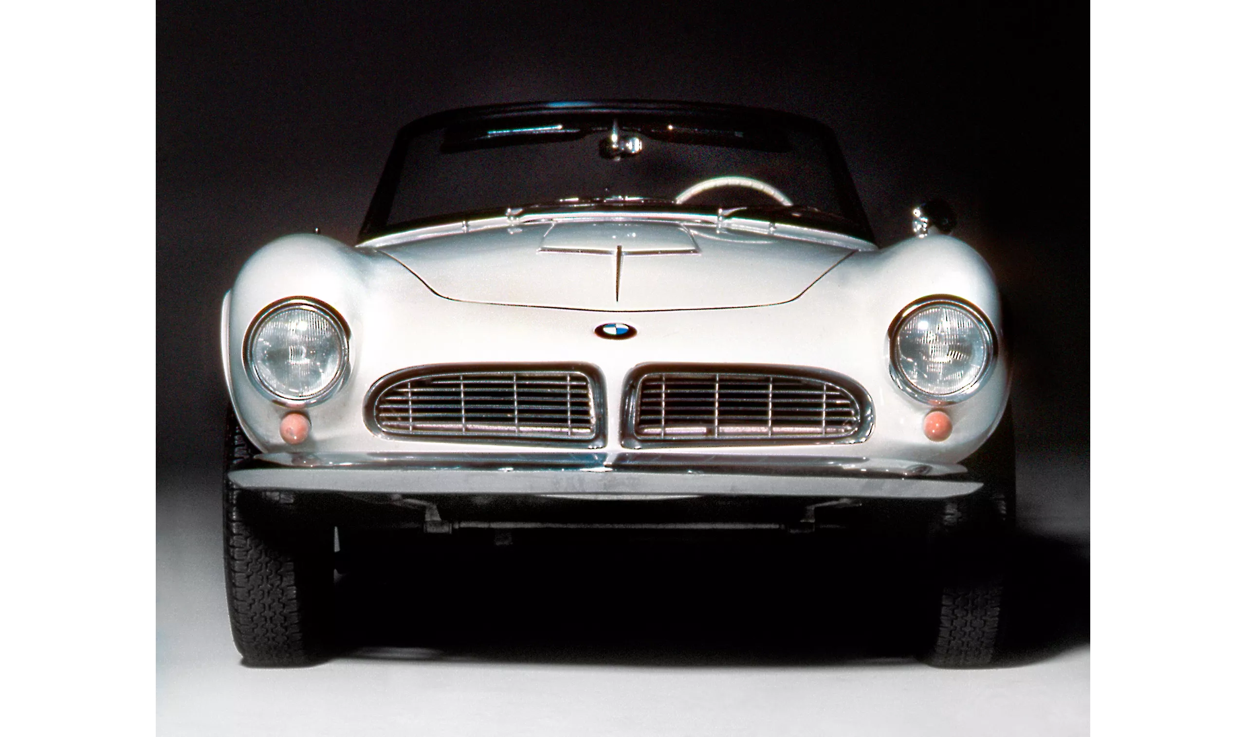 BMWキドニー・グリル、グリルの進化、フロント、BMWエンブレム、BMWグリル、BMWグリル・ストライプ