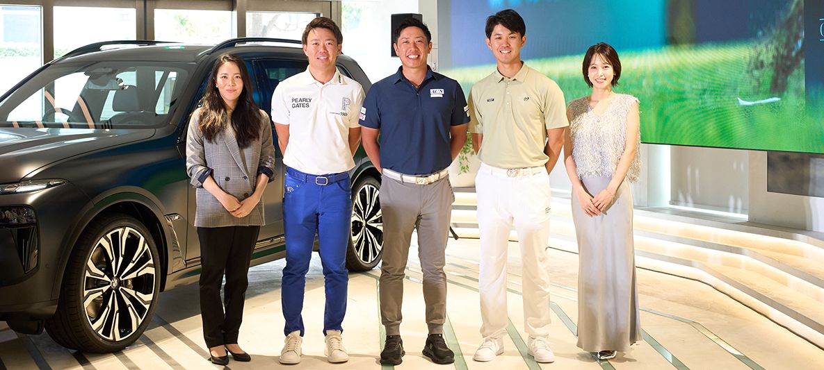 左ふたりめから、木下稜介選手、堀川未来夢選手、阿久津未来也選手、鷲見玲奈さん。