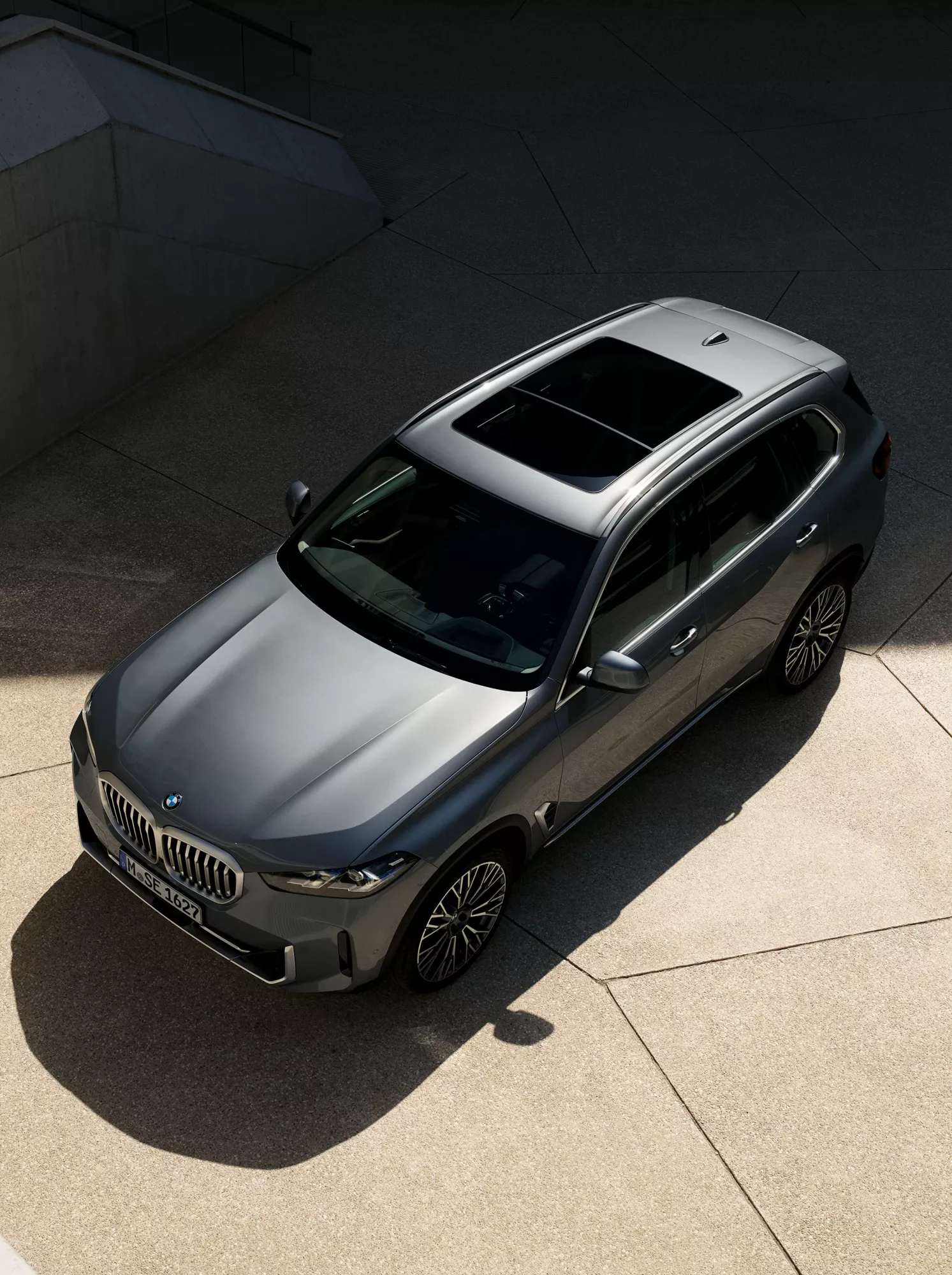 Спеціальні умови кредитування для BMW X5 від AWT Financial Services 