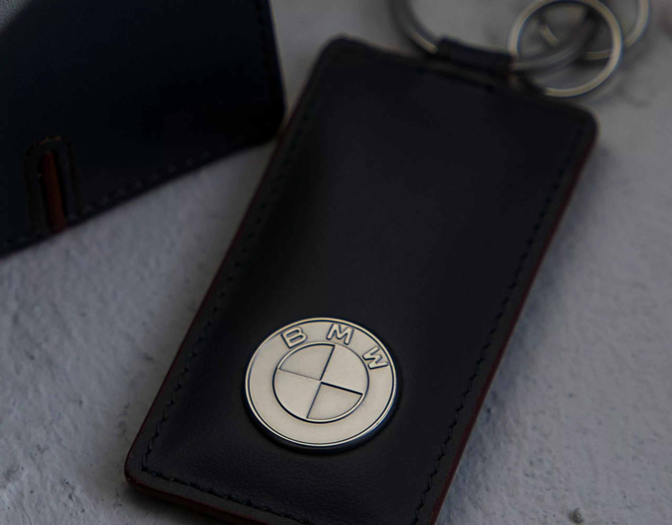 BMW Lifestyle BMW leather key chain with metal BMW logo