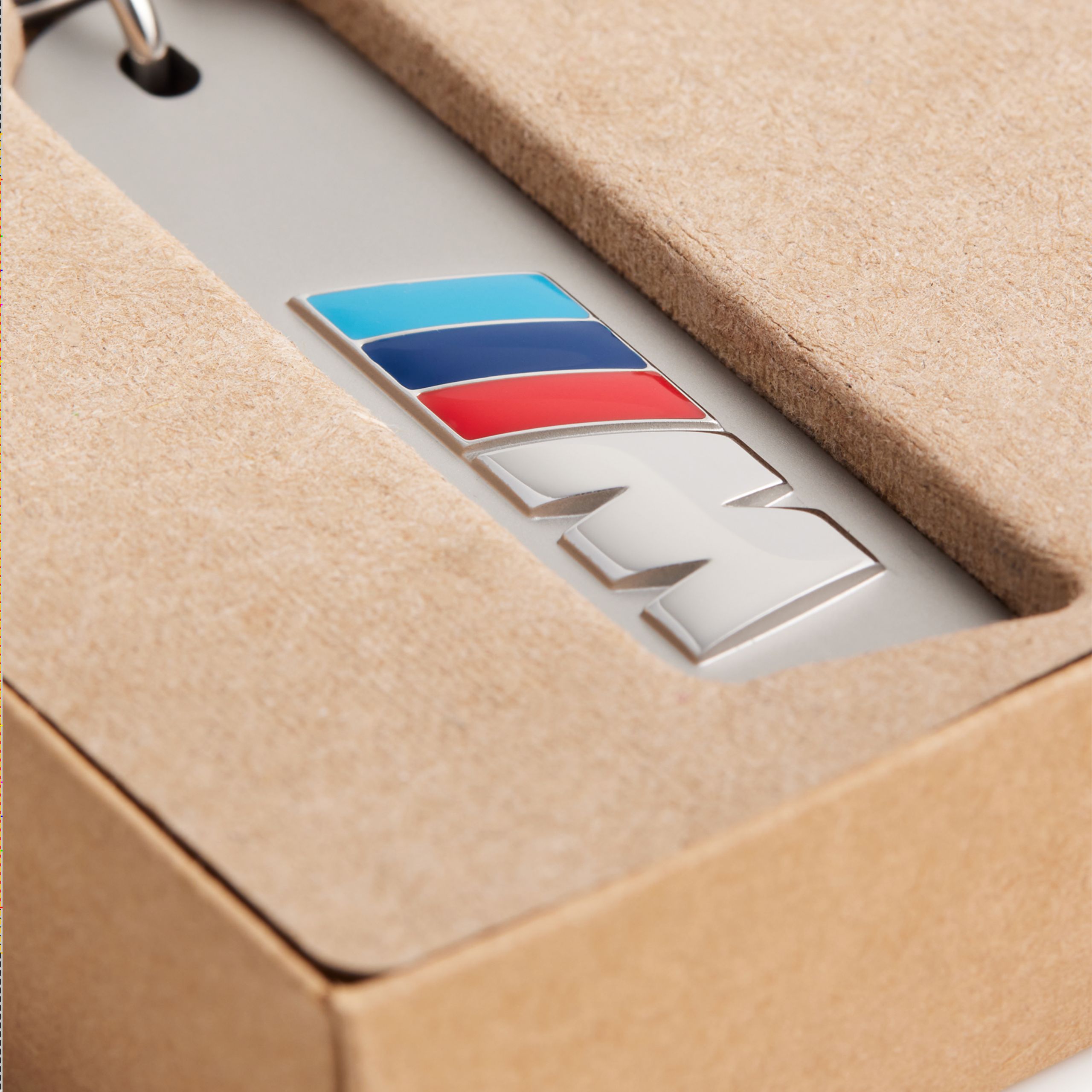 BMW Lifestyle BMW M klíčenka z kovu s logem M a pruhy od Wolfganga Seehause