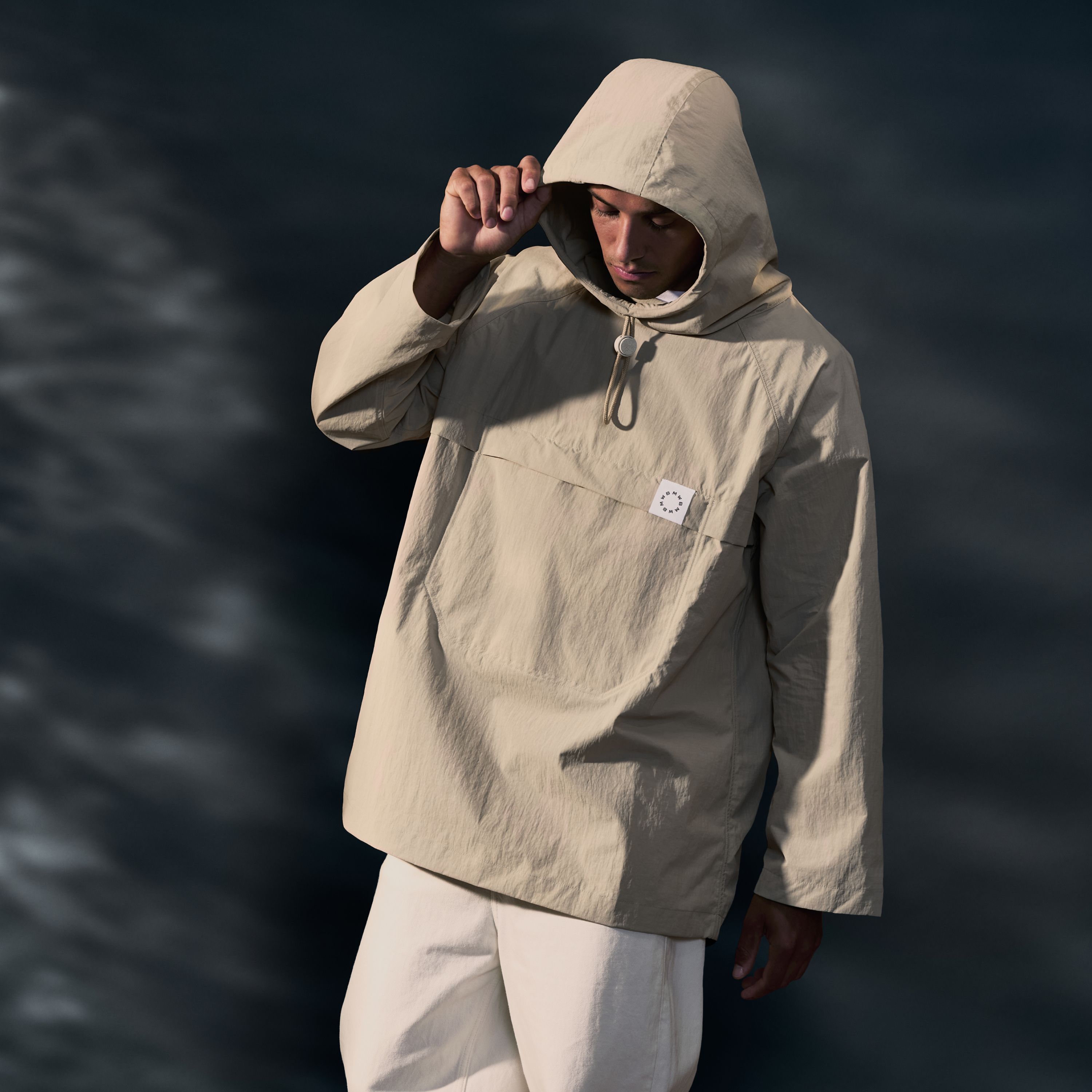 Poncho antipioggia BMW Lifestyle collezione BMW marrone chiaro con cappuccio e logo
