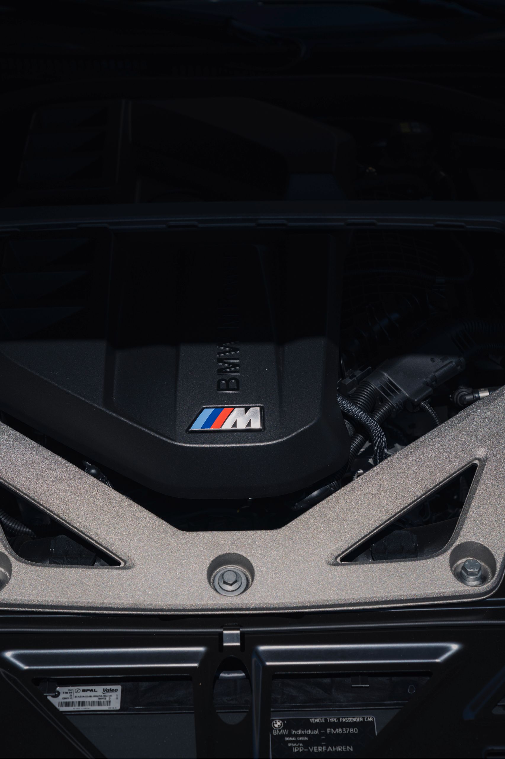 เครื่องยนต์เบนซิน 6 สูบแถวเรียง M TwinPower Turbo ของ BMW M3 CS พร้อมระบบขับเคลื่อนทุกล้อ