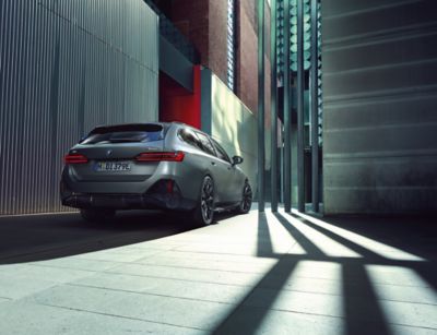 BMW M5 Touring green rear view