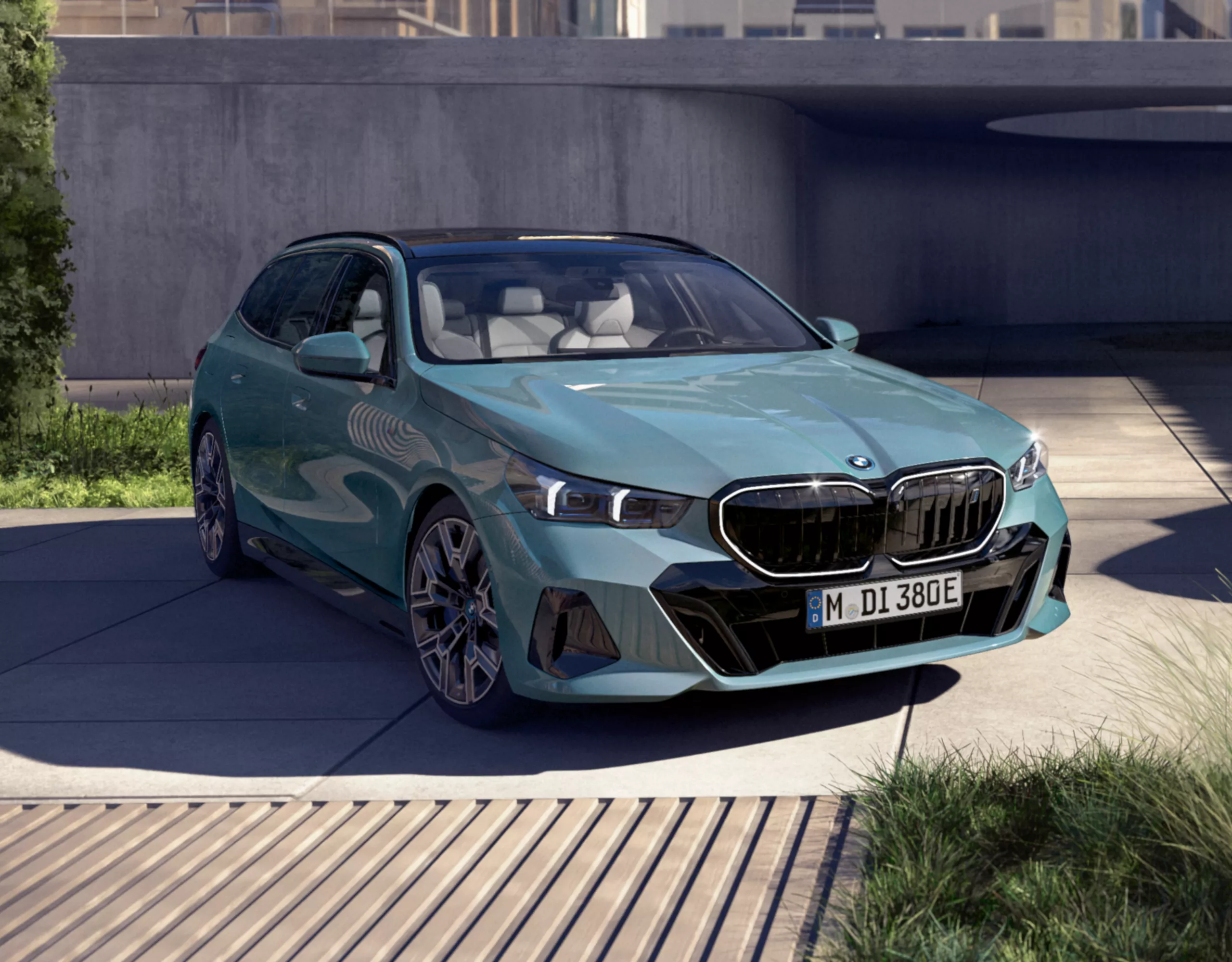 BMW M5 Touring green front view