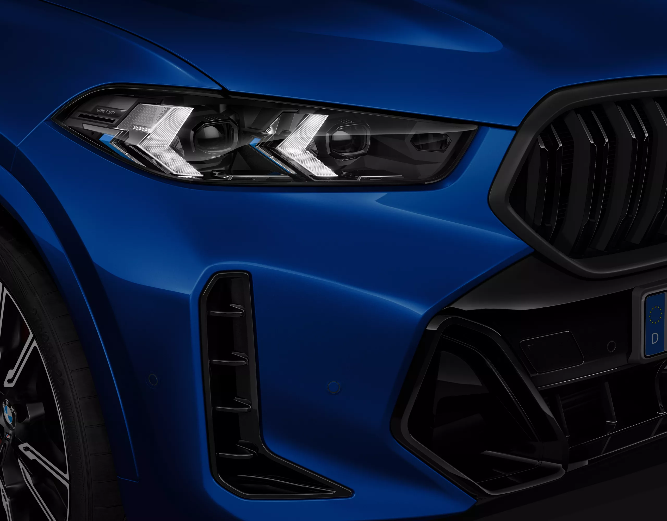 3D visualisation of the adaptive LED headlights with the M Lights Shadowline design on a BMW X6