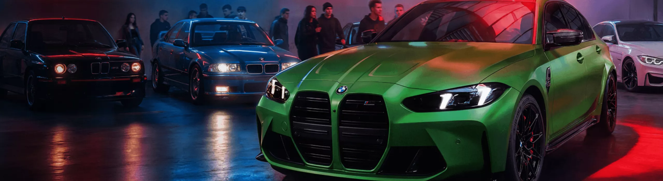 Nowe sportowe BMW M2 CS, w unikalnym granatowym kolorze.