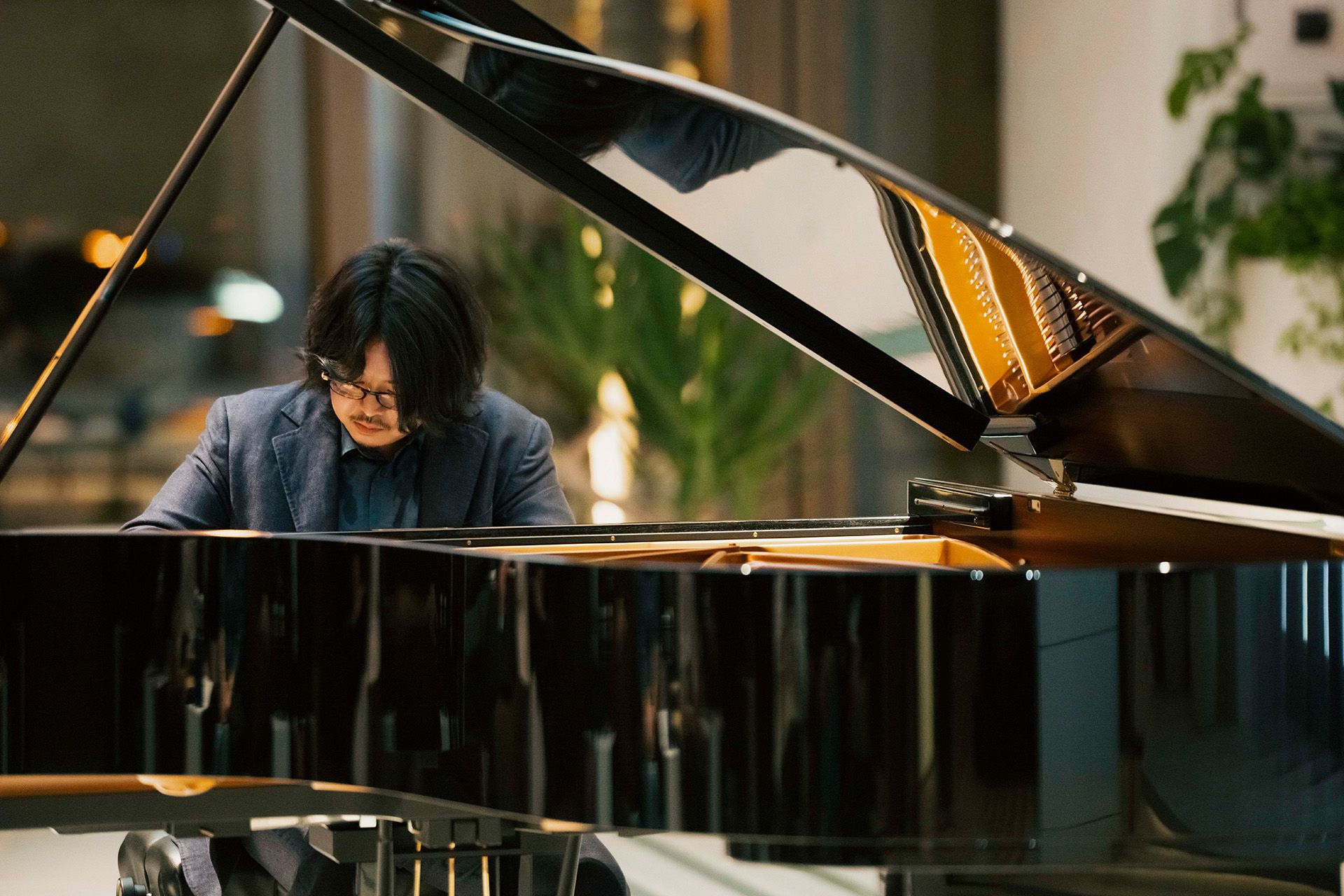 鮮烈な音色とともに、空間は珠玉のホールへと変わる。