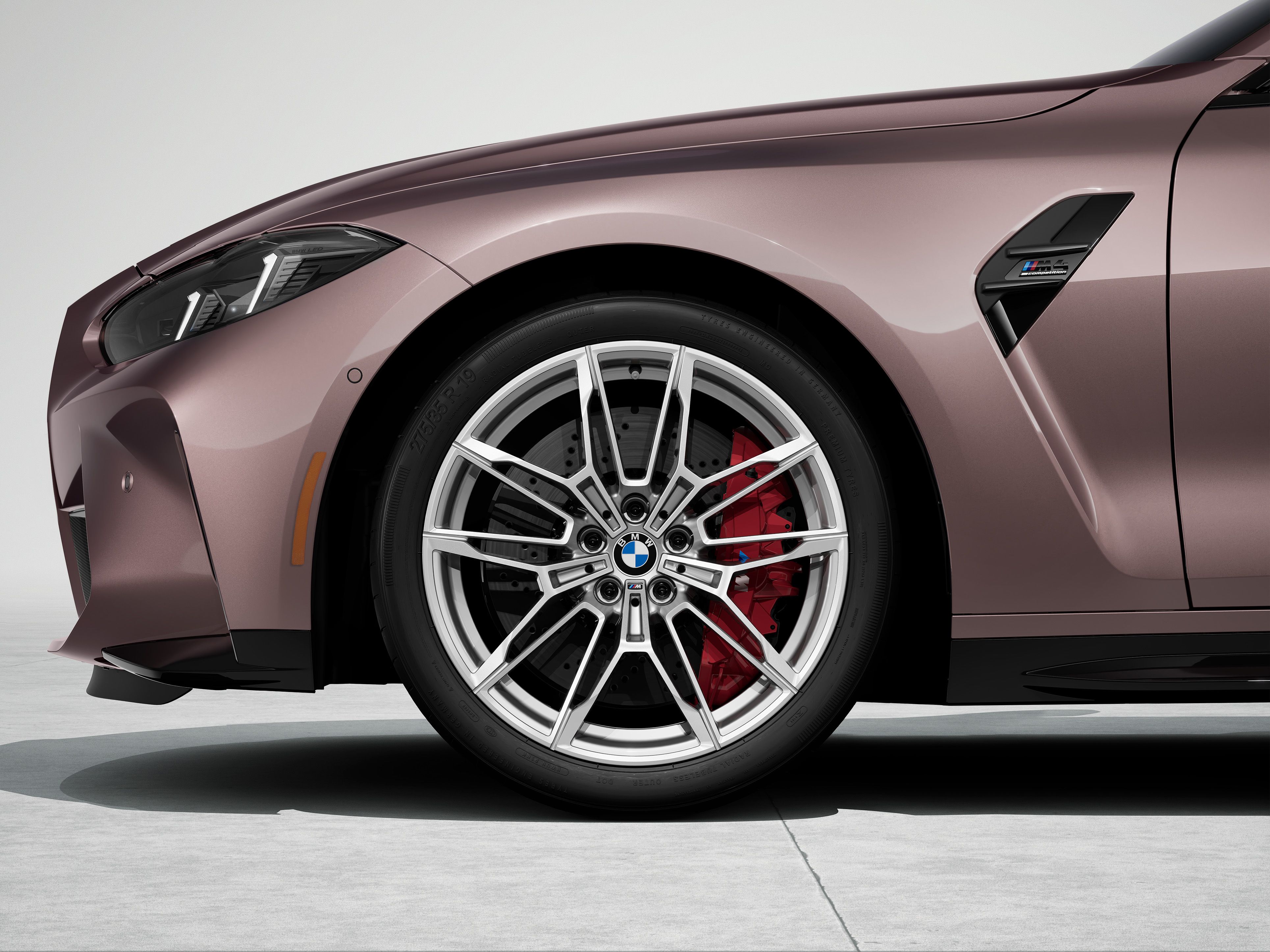 BMW M4 Competition xDrive Convertible 19”/20” M Forged Wheels Double-Spoke 825 M Silver with Mixed Tires