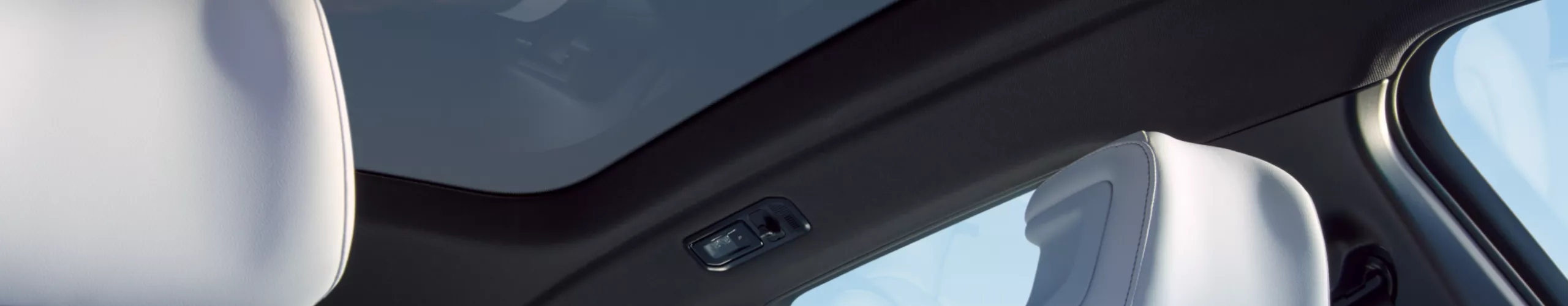 Ansicht des Panorama Glasdachs aus der Perspektive des Beifahrersitzes