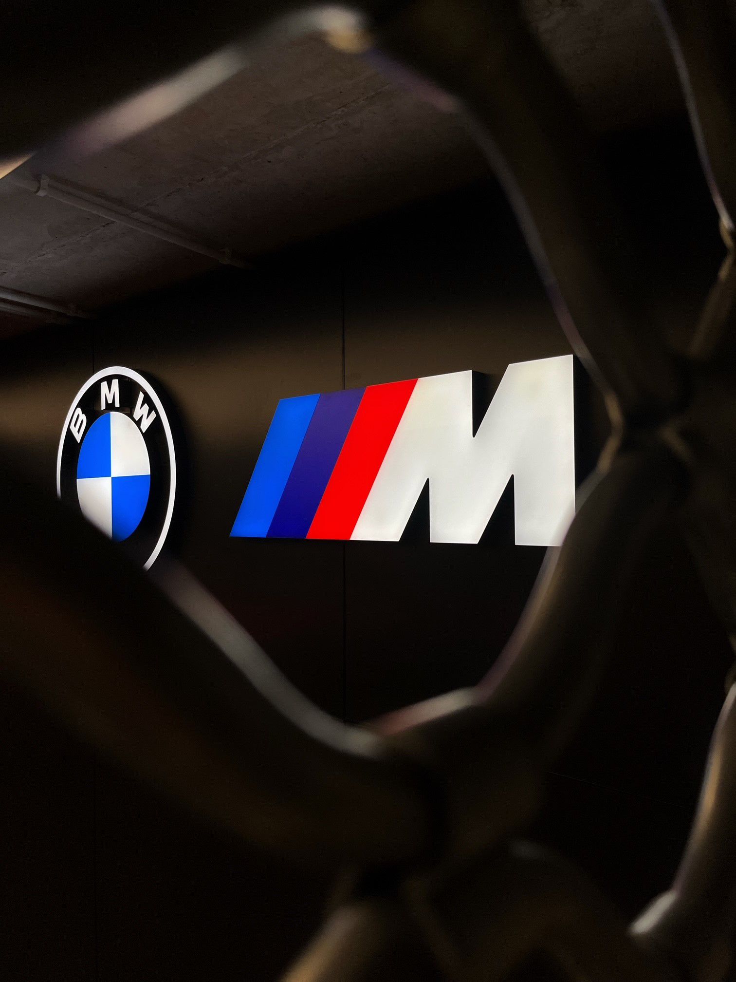 Neon logo BMW M.