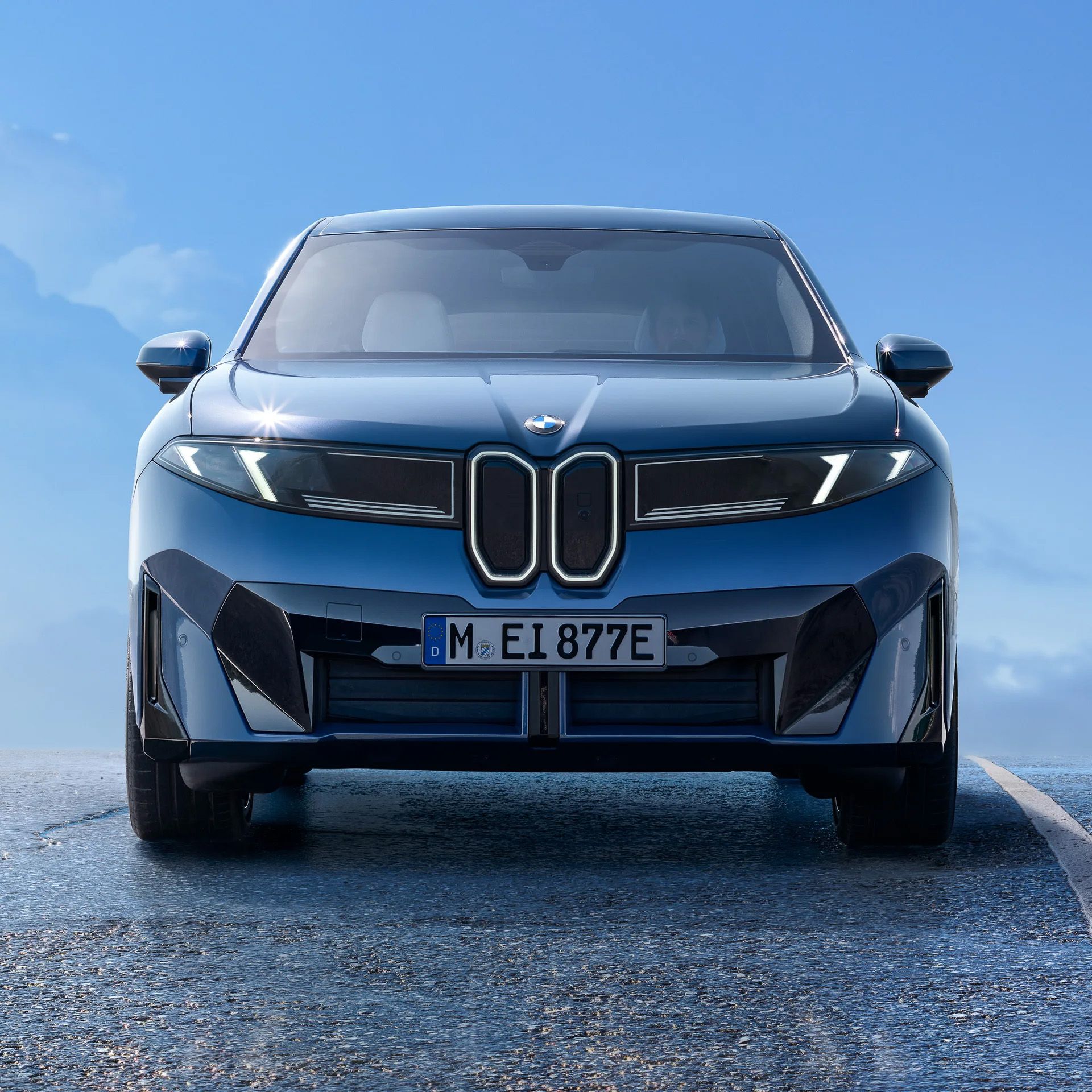 Fronten av en blå BMW iX3 