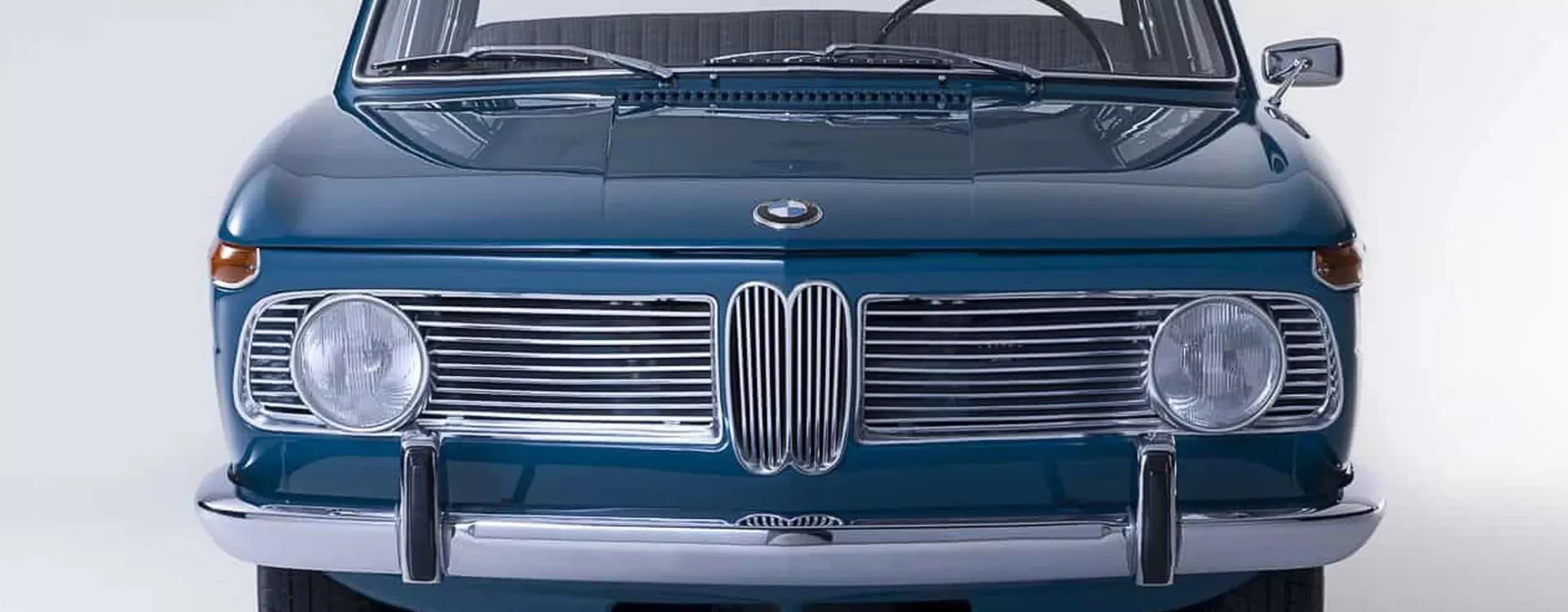 Fronten av en blå BMW 1600-2