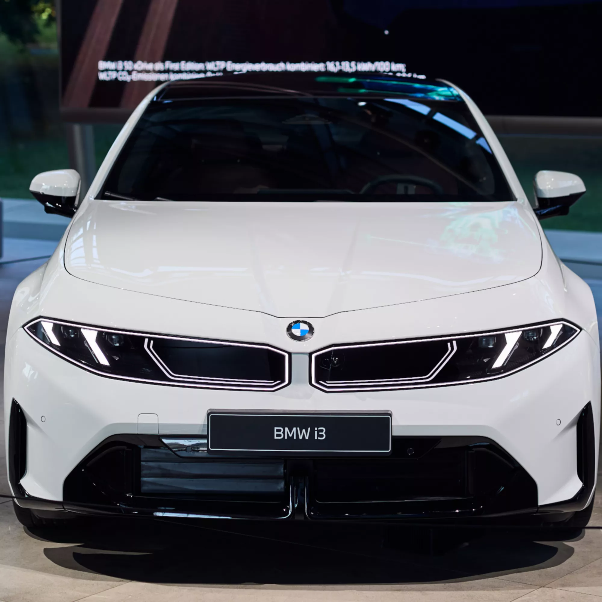 Weißer BMW i3 First Edition.