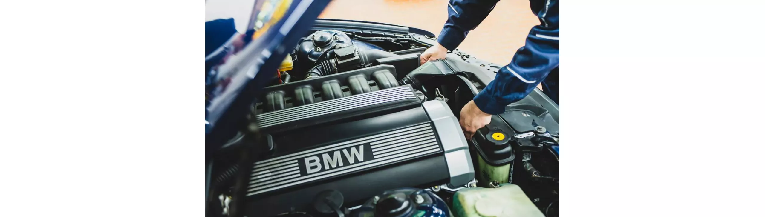 迅速な純正部品の供給や修理に必要なSST（特殊工具）を揃えていることもBMW認定クラシックパートナーとしての条件である。