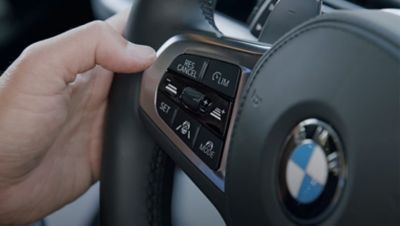 BMW 5シリーズ安全装備 | 安心のBMW360°SAFETY