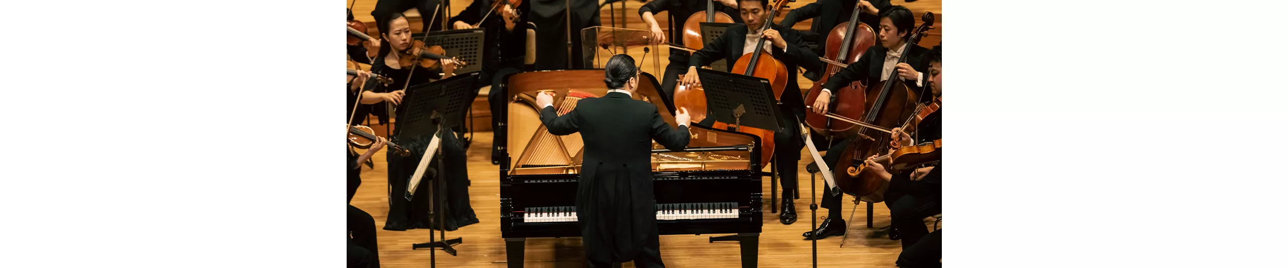 若き日のショパンの情熱を、全身で描き出す。