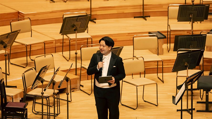 芸術の世界へと誘う、美しき歓迎の調べ。