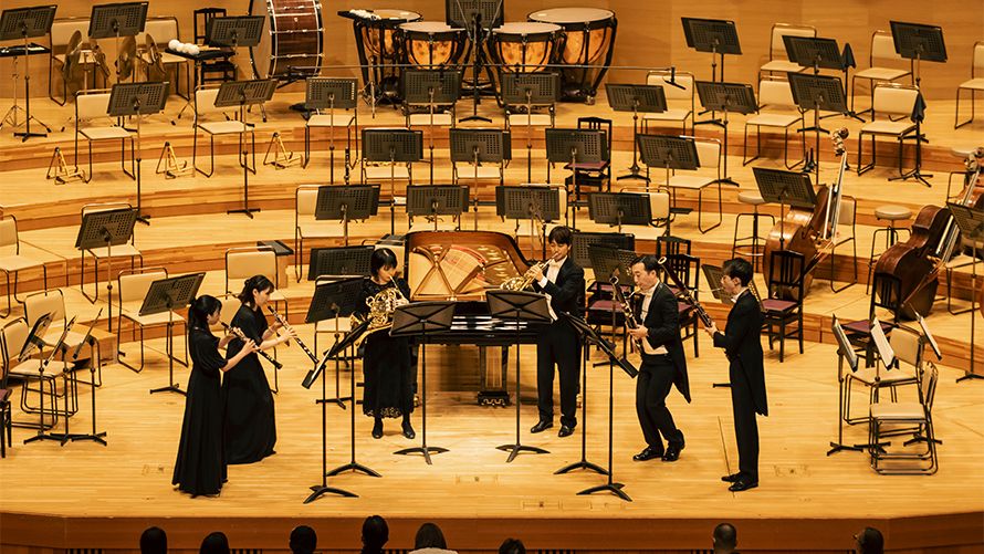 芸術の世界へと誘う、美しき歓迎の調べ。