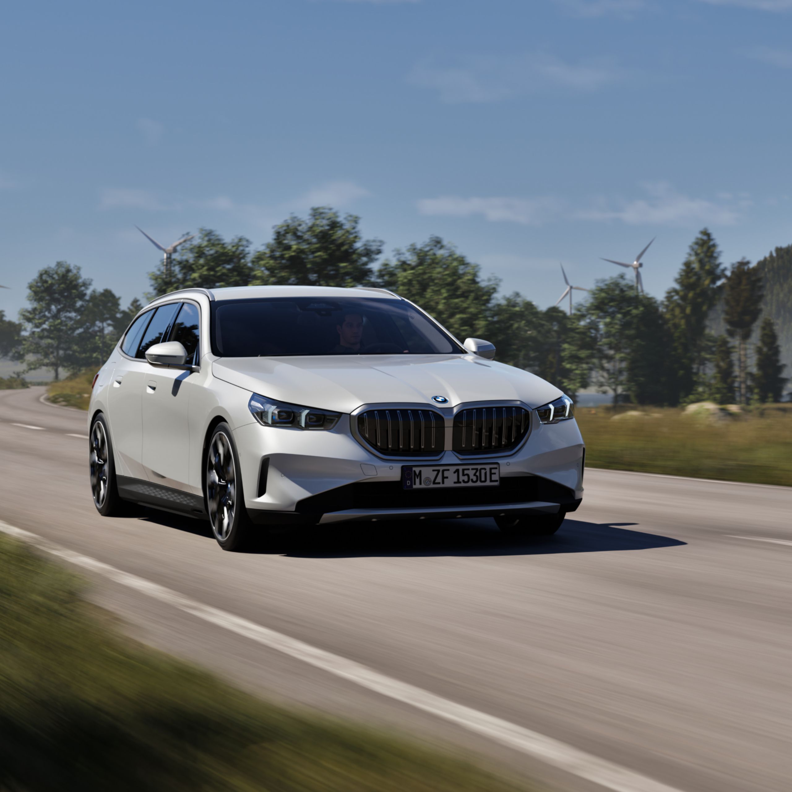Un BMW deplasându-se pe o stradă