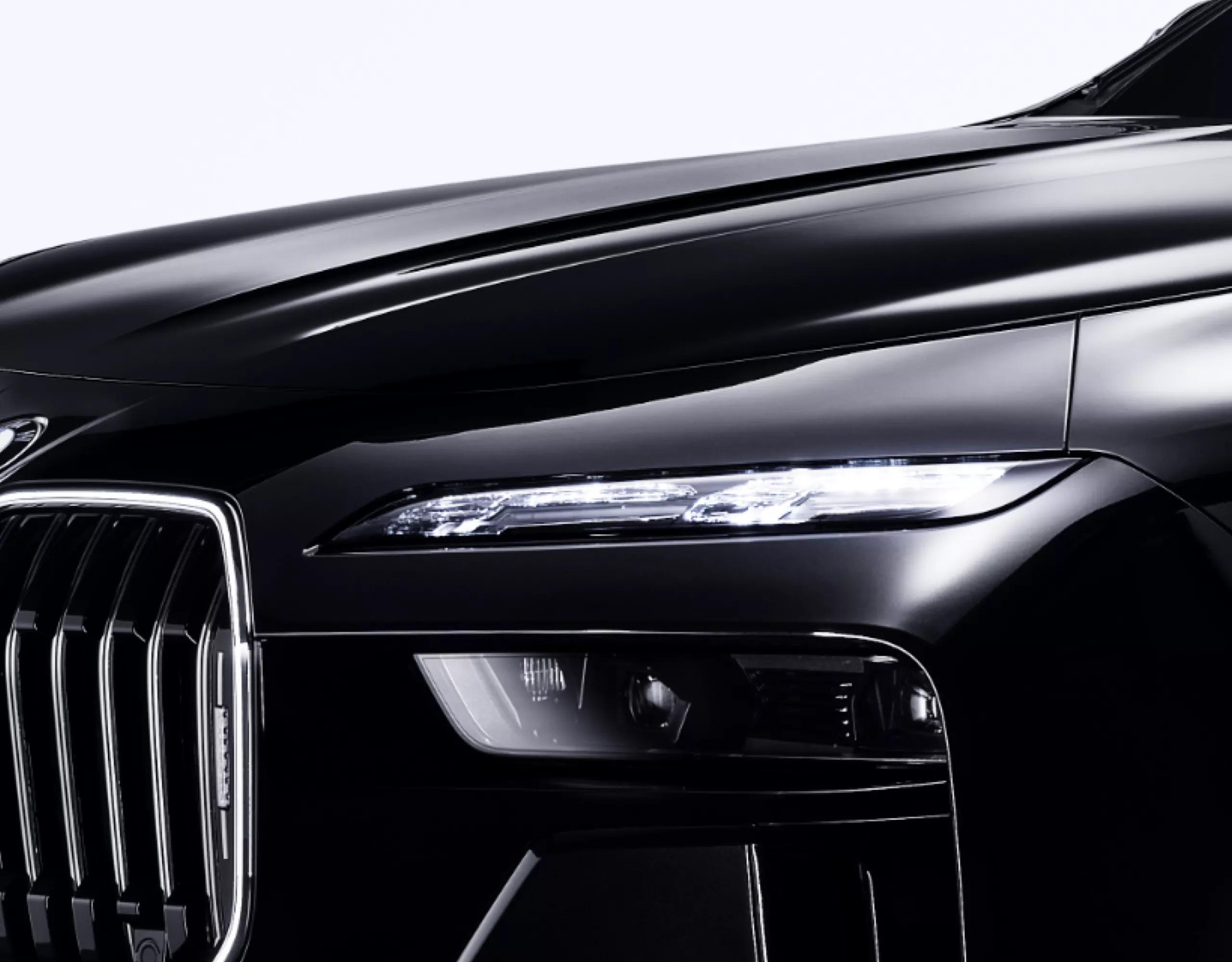 Detailansicht eines BMW Kristallscheinwerfers