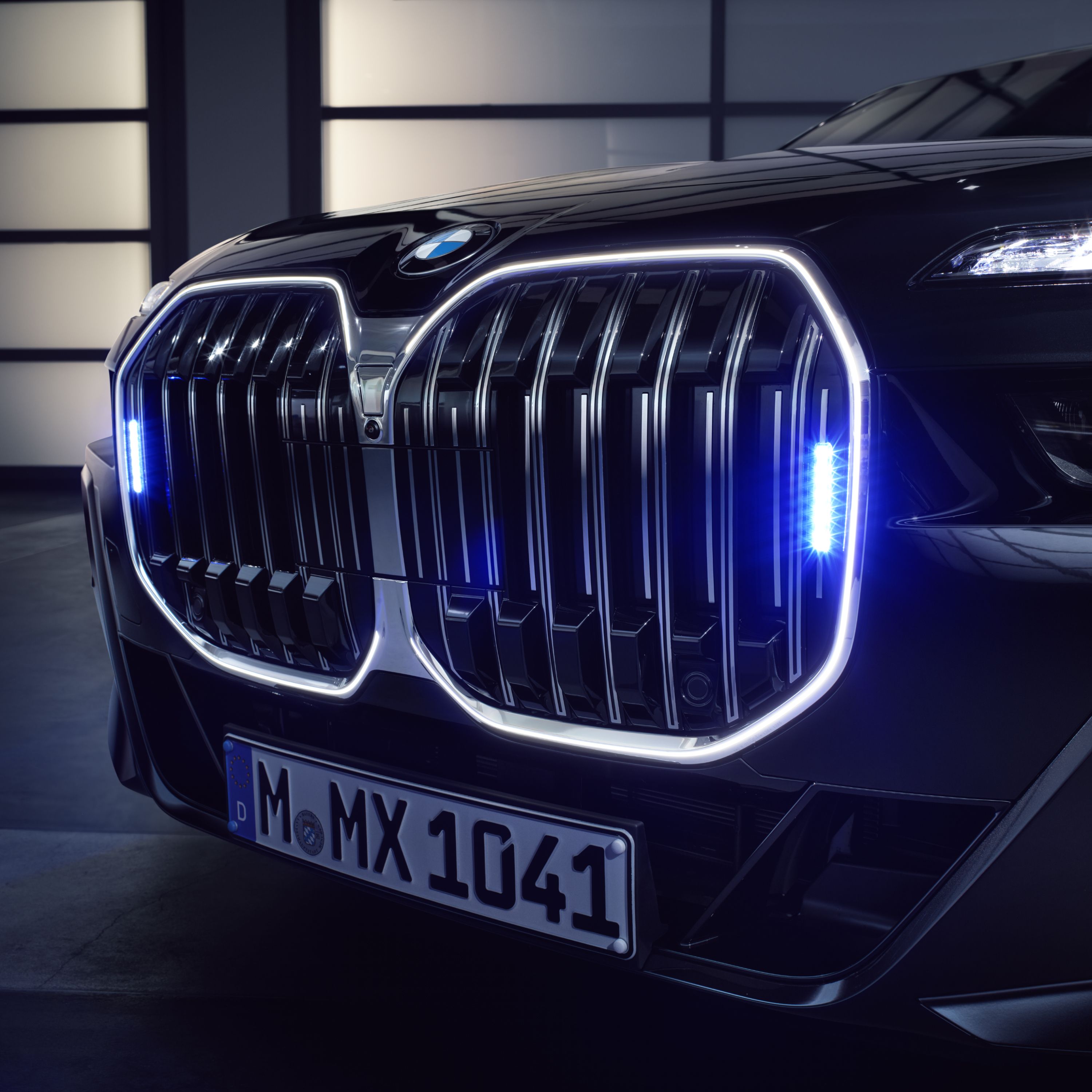 Close-up of an illuminated BMW kidney Iconic Glow
