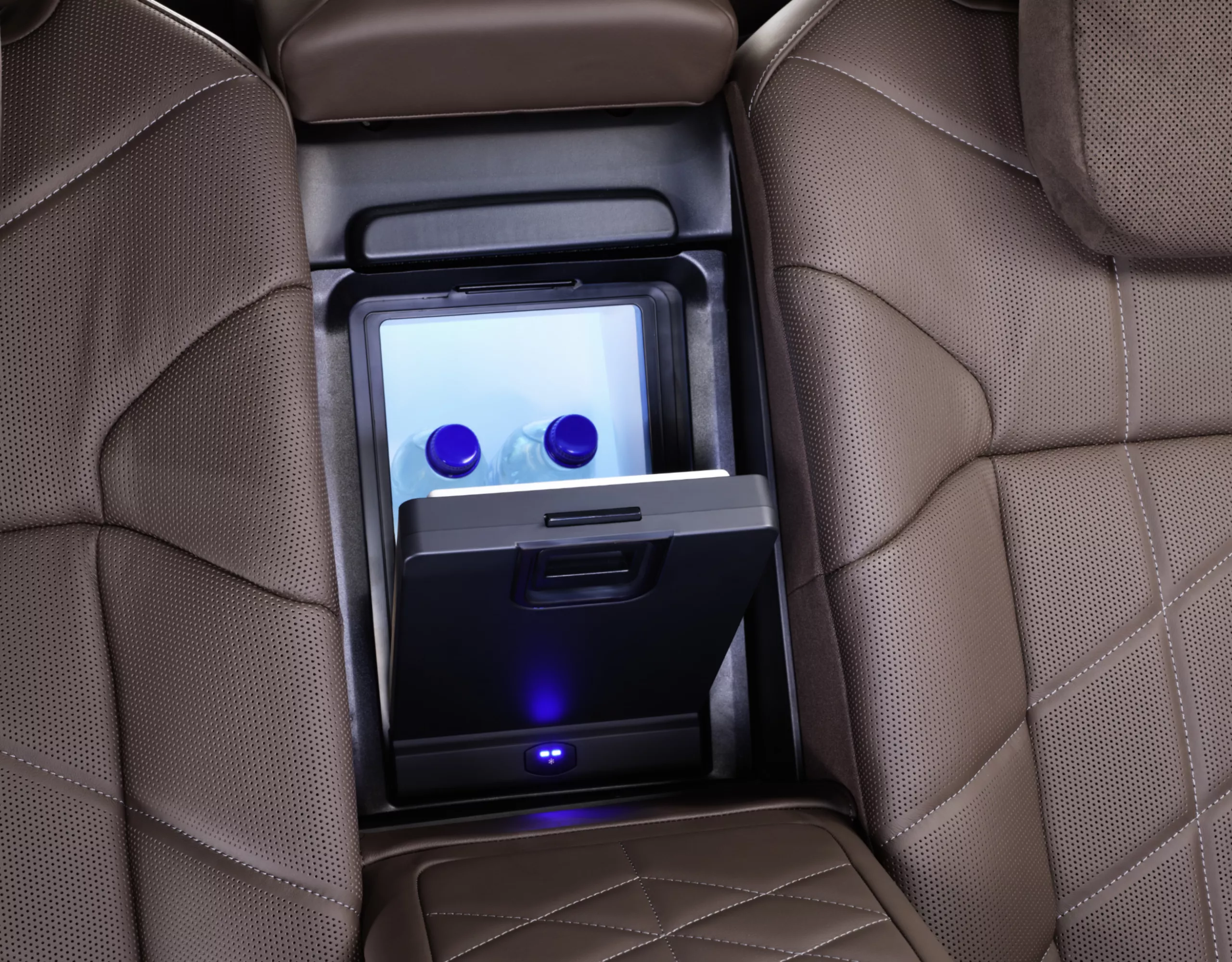 BMW inside view of the rear row of seats with close-up of the cool box between the rear seats