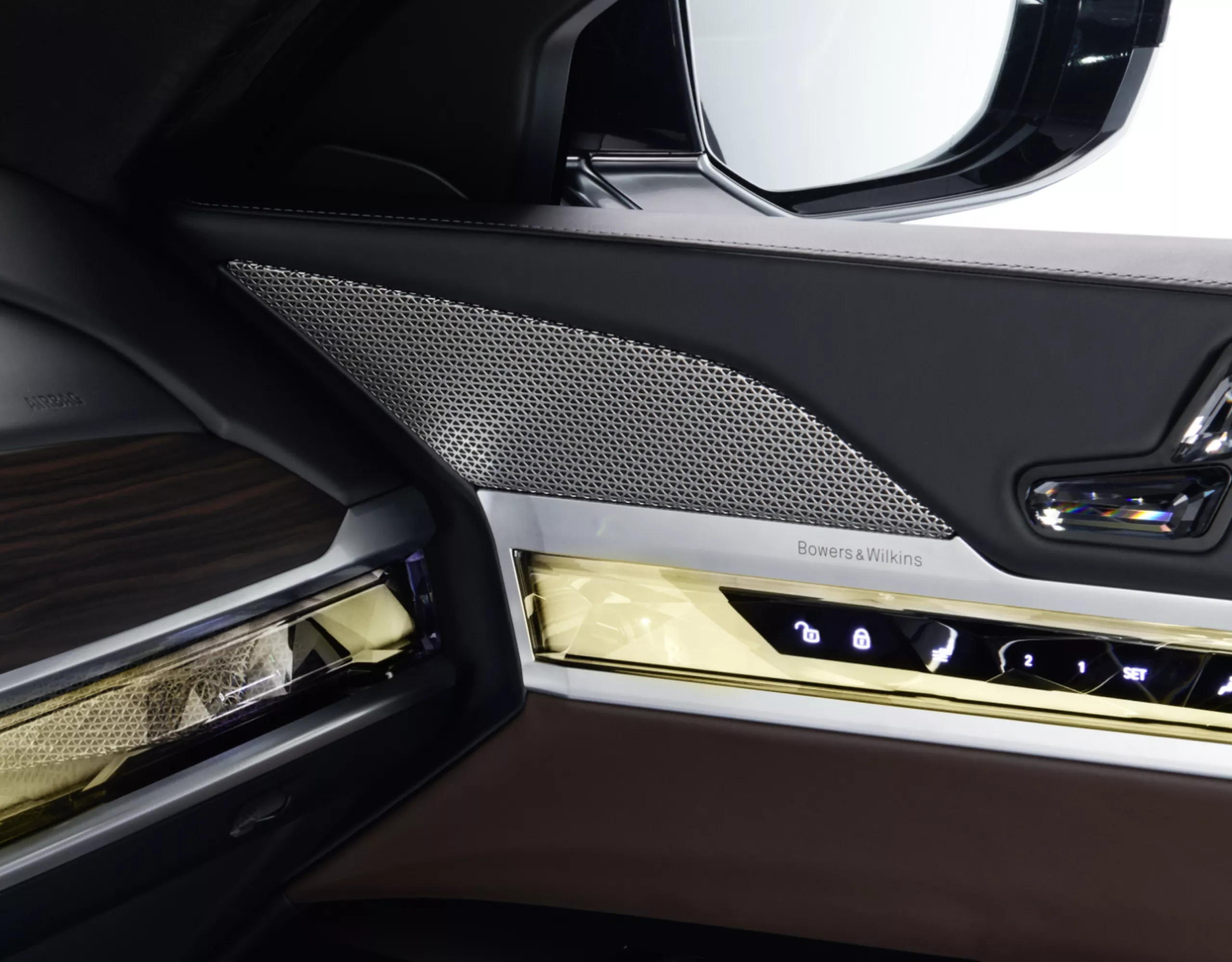 BMW Lautsprecherabdeckung im Cockpit im Detail