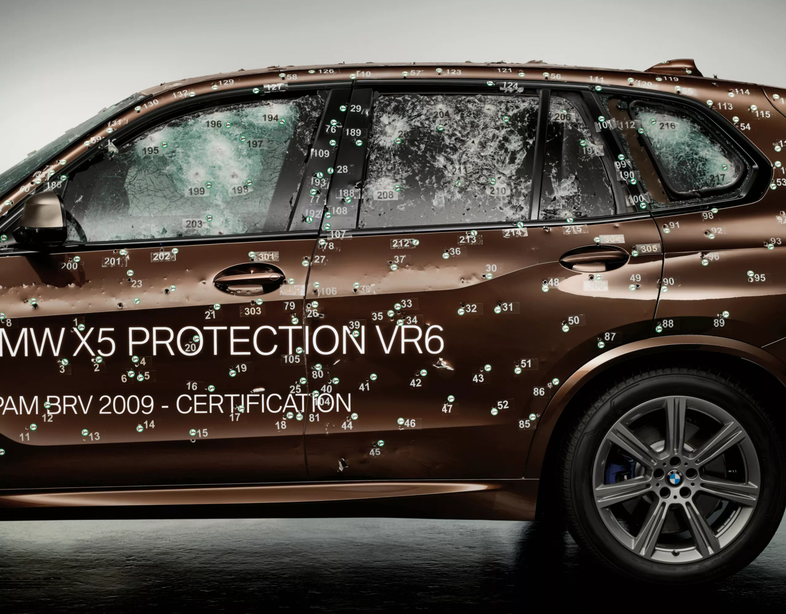 Illustration partielle d’un véhicule de protection spéciale BMW sur lequel un test balistique a été réalisé