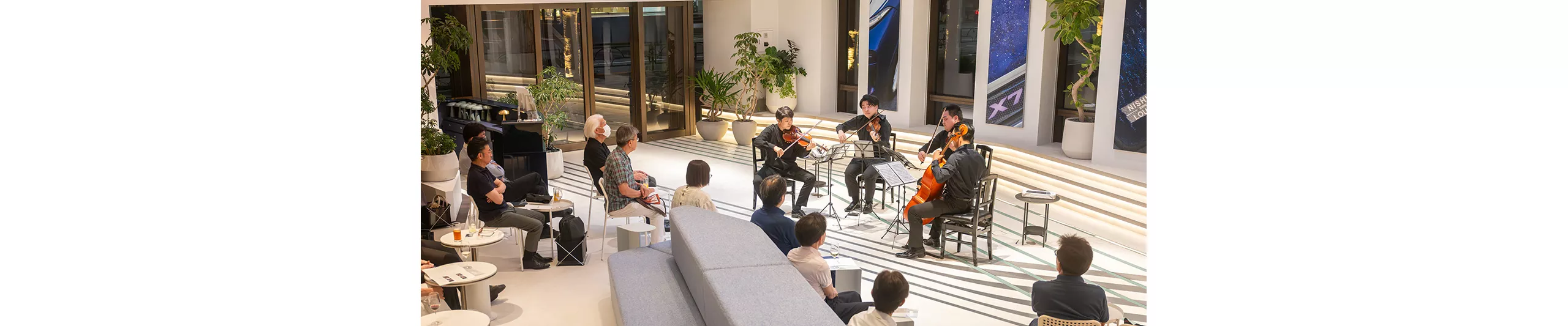 4つの音が重なり、ひとつの世界を生み出す。