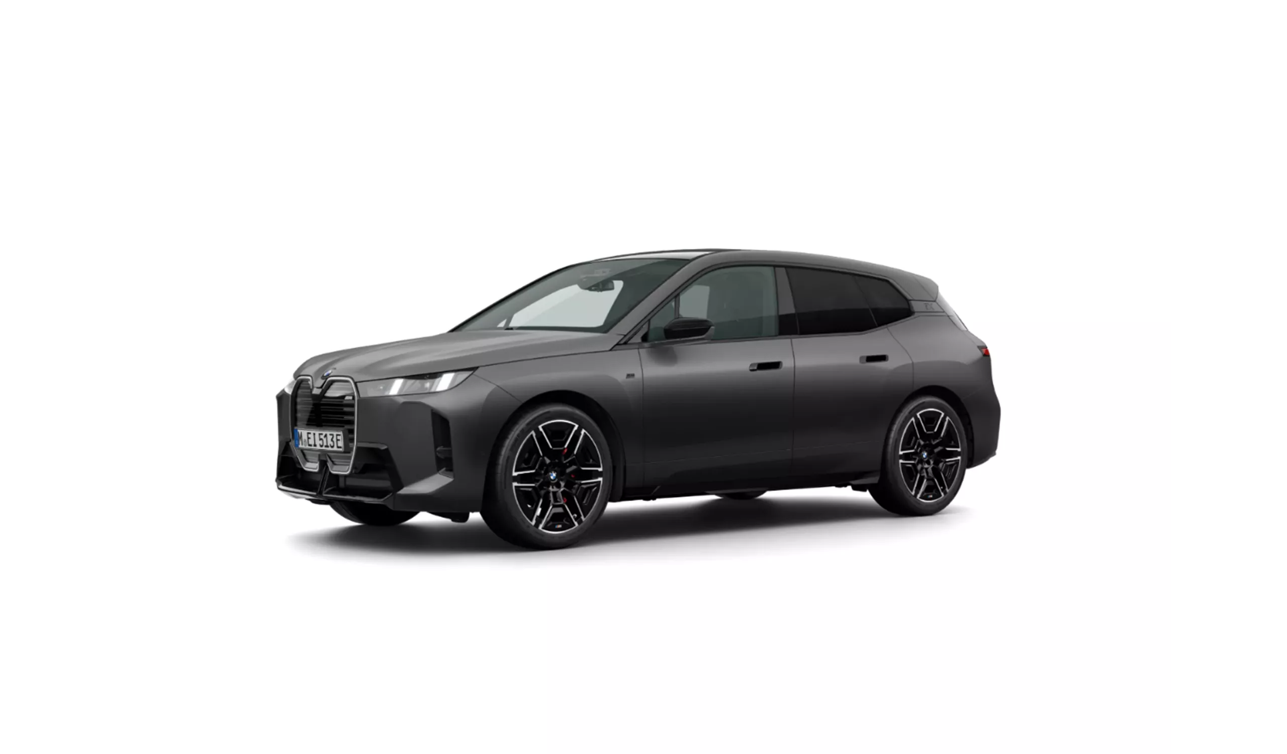 En grå BMW iX M70 sedd från sidan