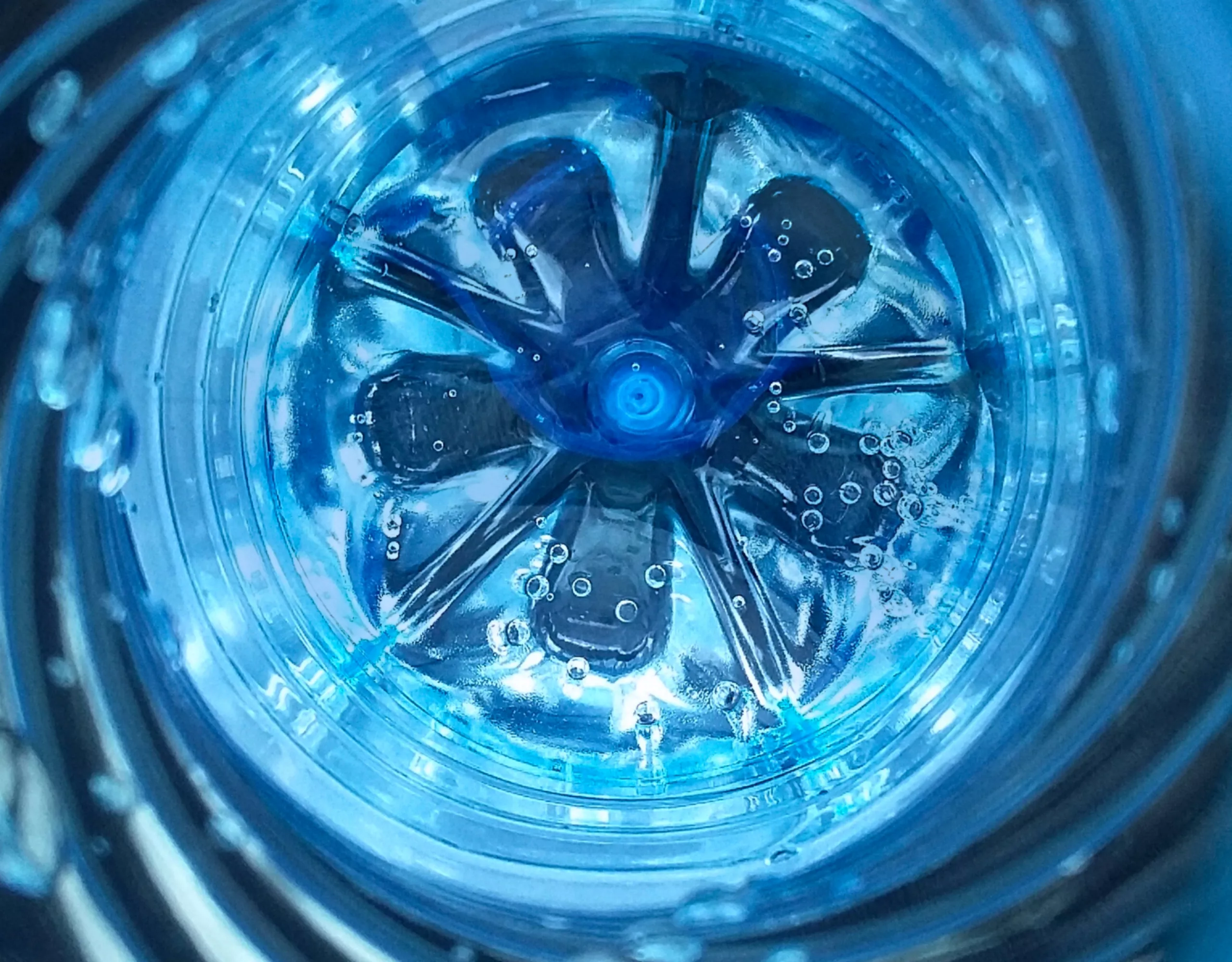 Zrównoważony rozwój BMW 2023 materiały z recyklingu tworzywo sztuczne z recyklingu