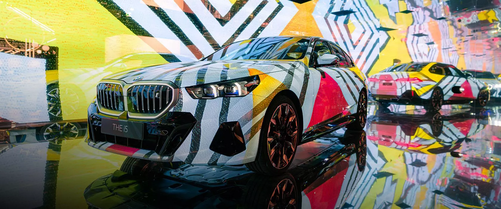 “The Electric AI Canvas”: Yeni BMW i5’ten İlham Alan Enstalasyon | BMW Joy Blog