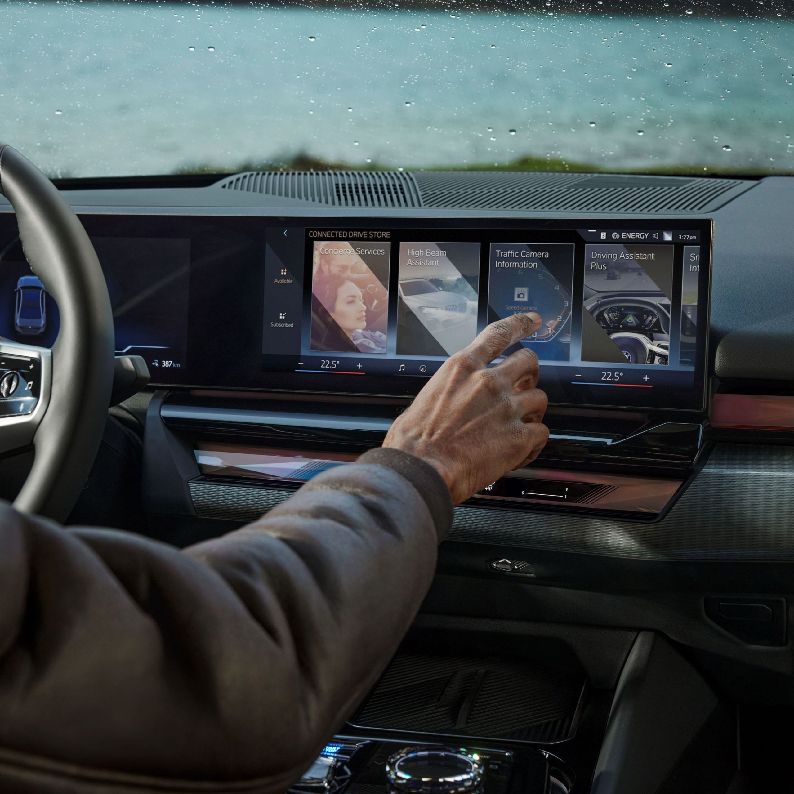 BMW interiör, skräm som visar tillgängliga appar.