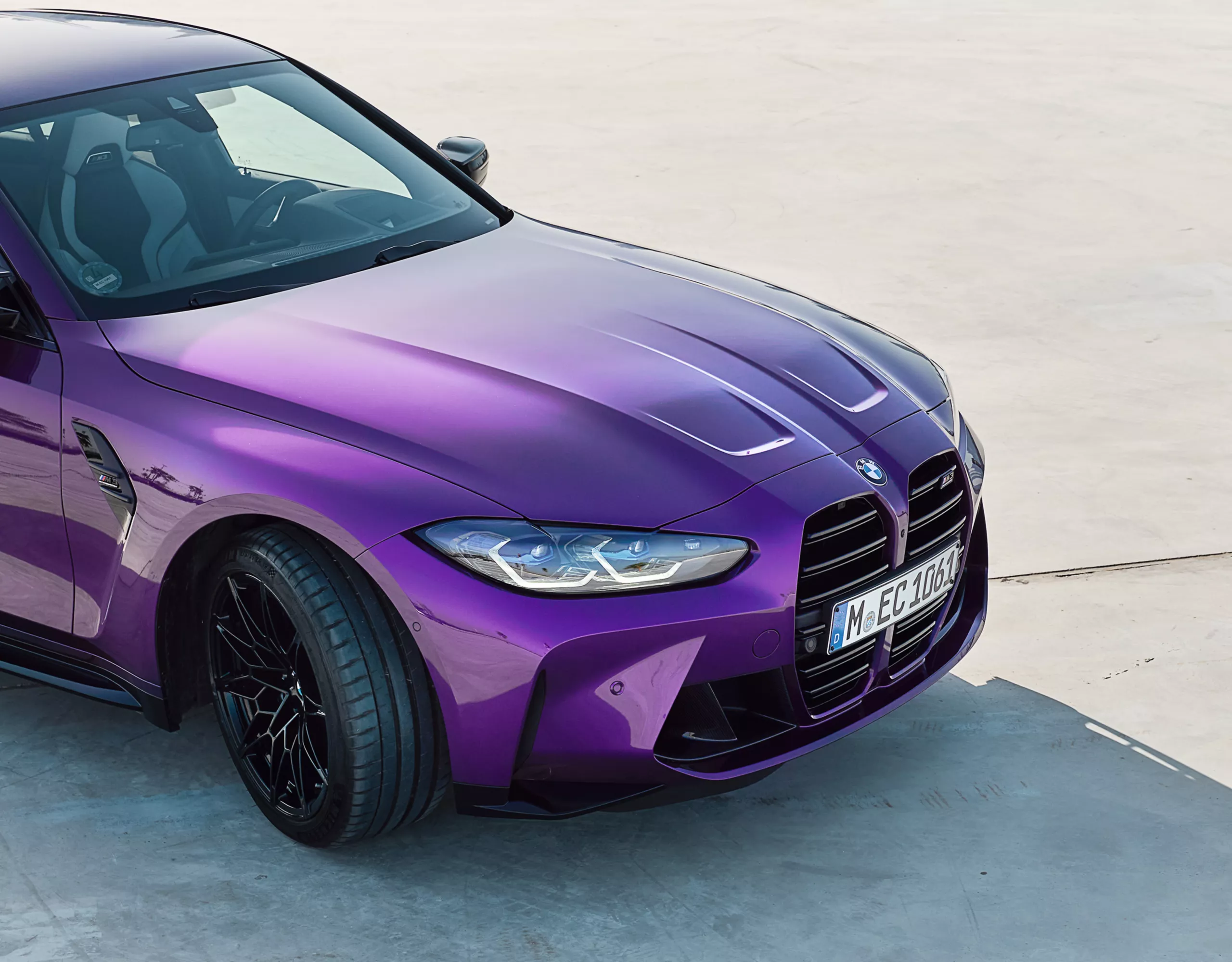 BMW M4 Competition Coupé BMW Individual Dakar Yellow II com pintura especial sólida.