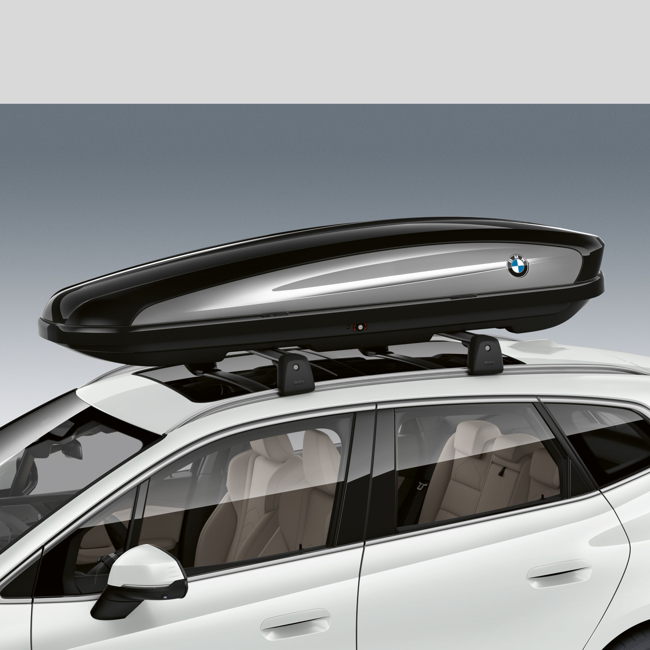 Gesloten dakkoffer gemonteerd op de BMW 2 Reeks Active Tourer