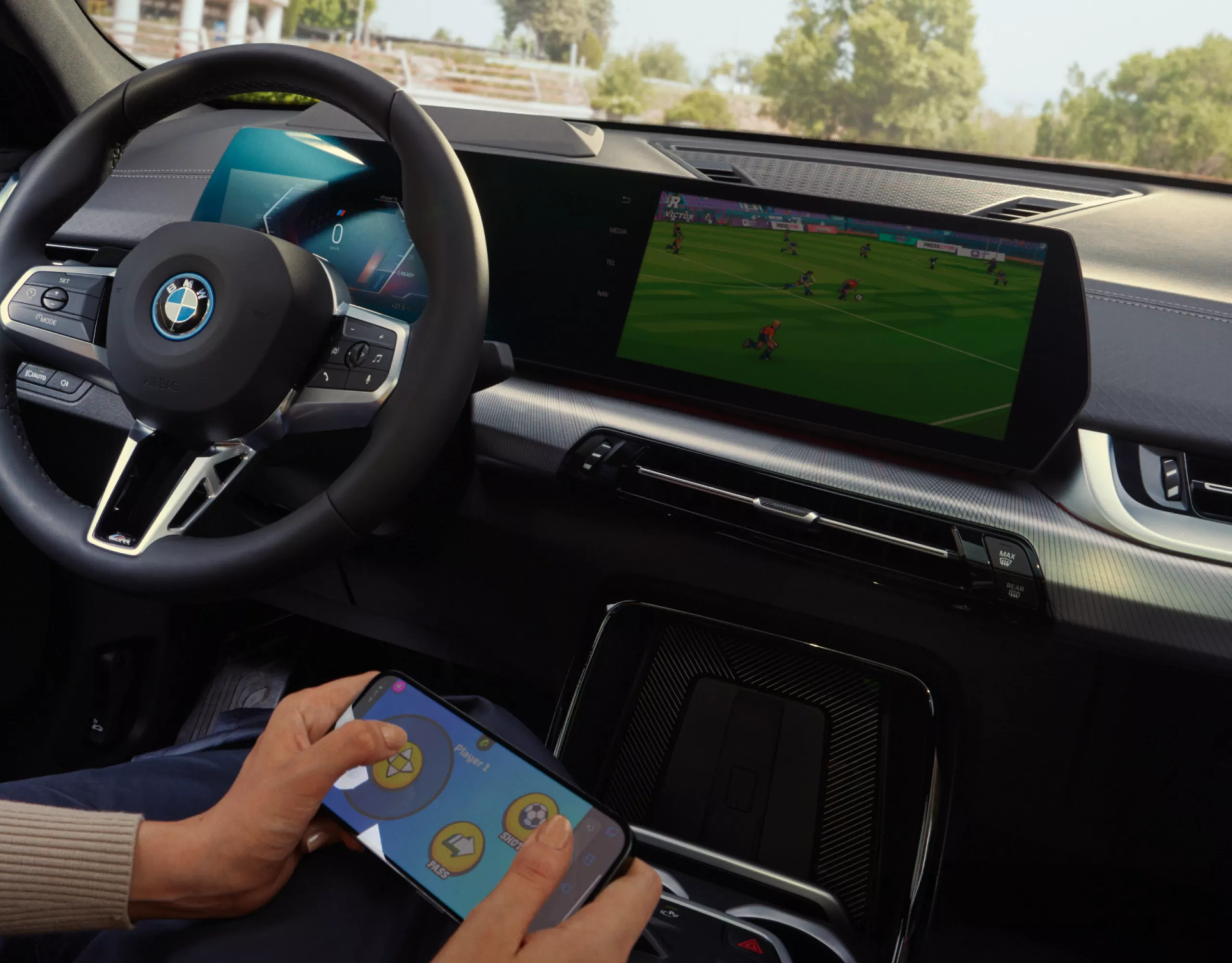 BMW X2 Elektro SUV U10 AirConsole Gaming