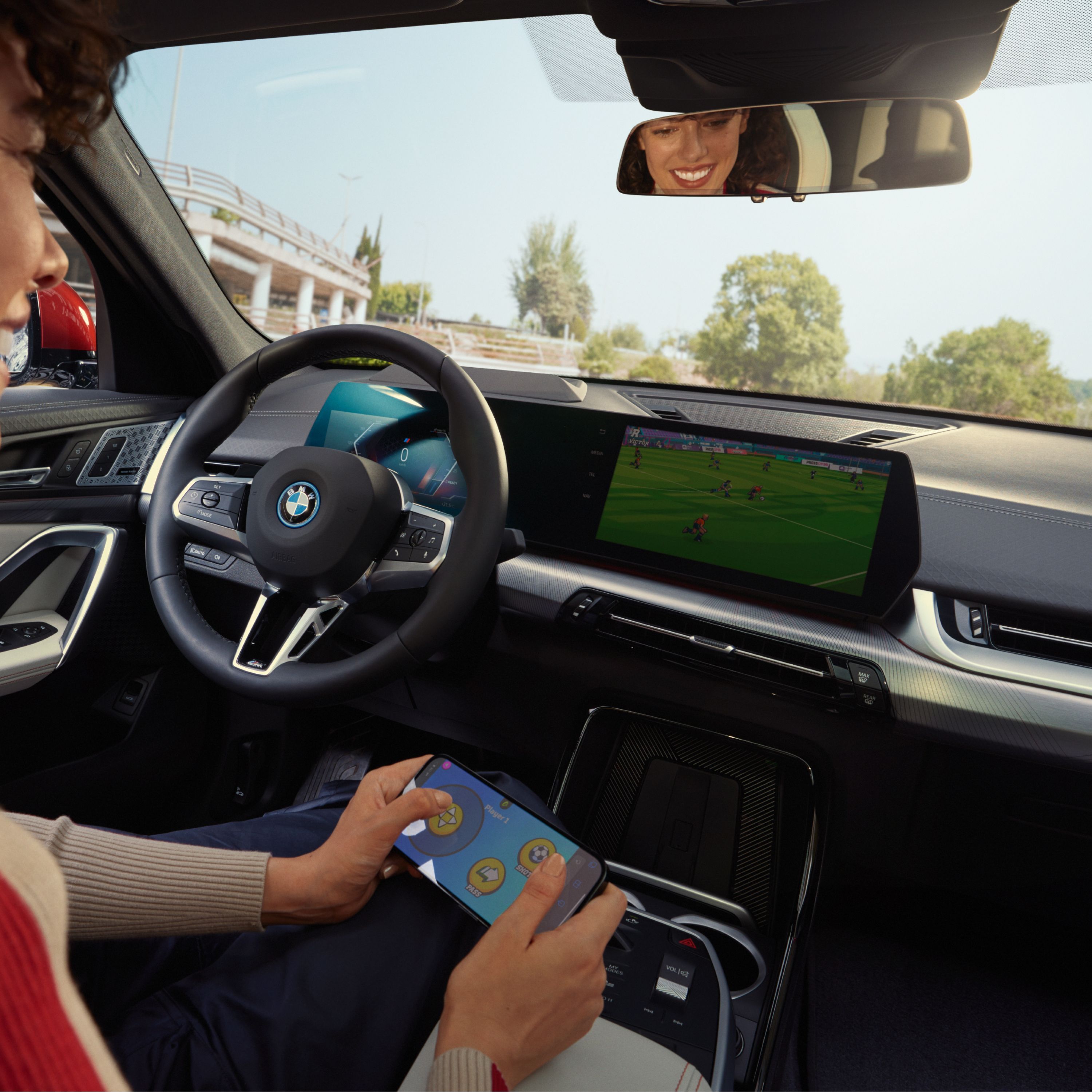 BMW X2 Elektro SUV U10 AirConsole Gaming