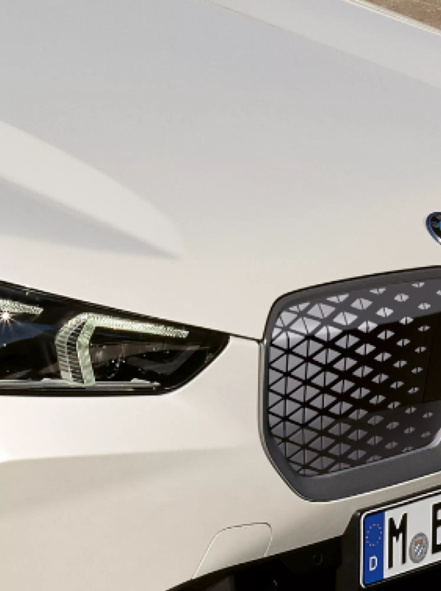 BMW iX1：アダプティブLEDヘッドライト