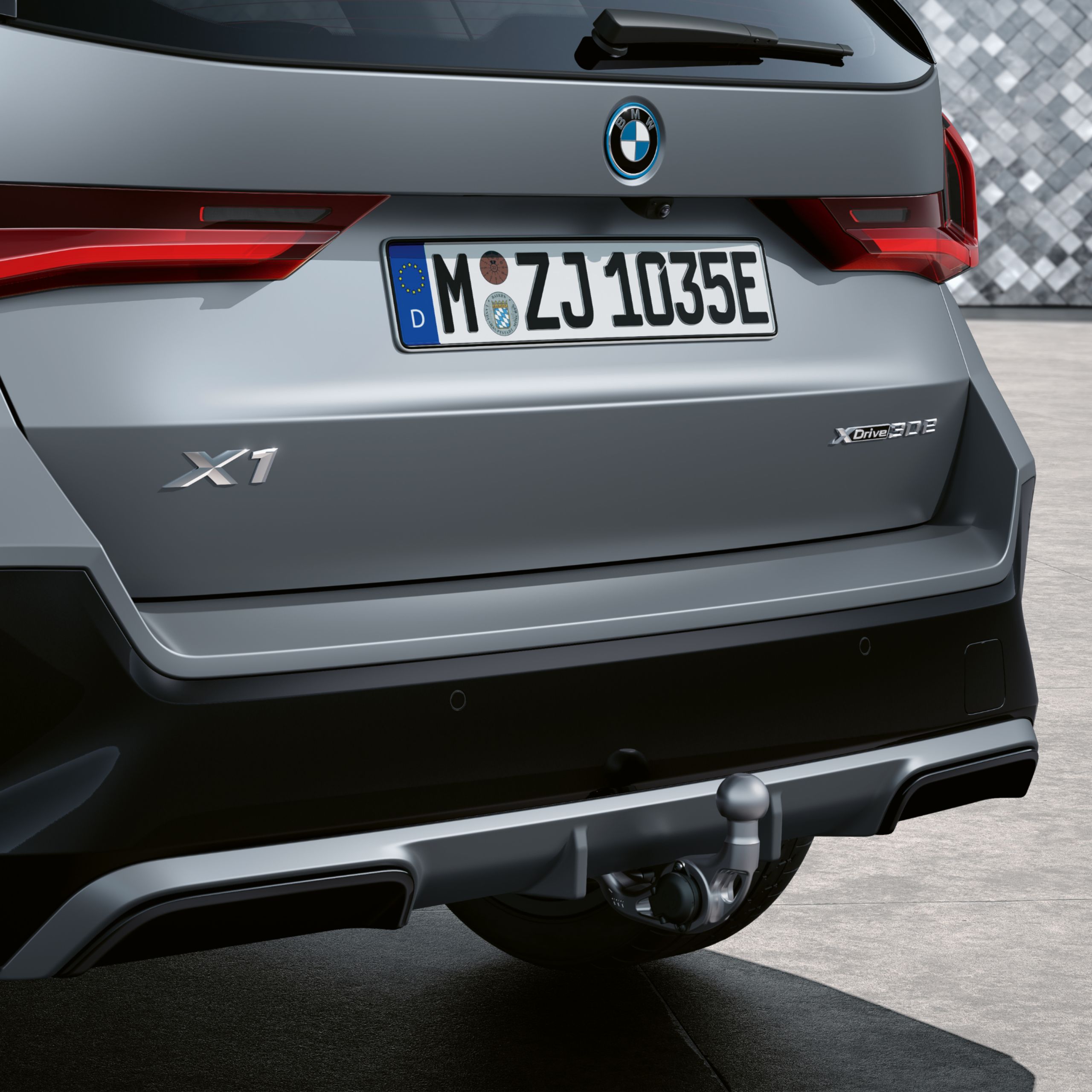 BMW iX1, haagisekonks
