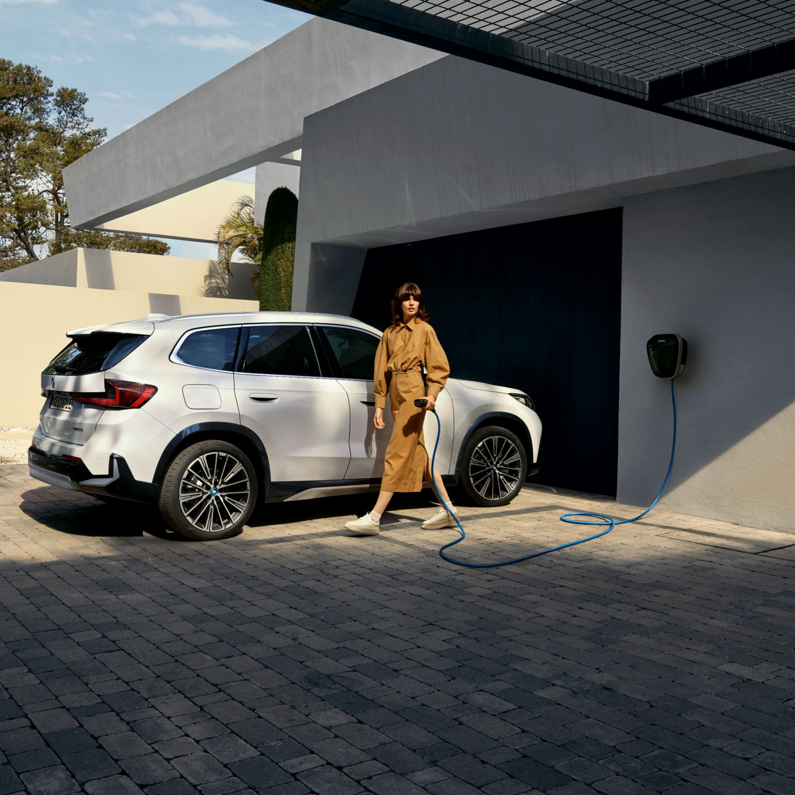 BMW iX1, kodus laadimine